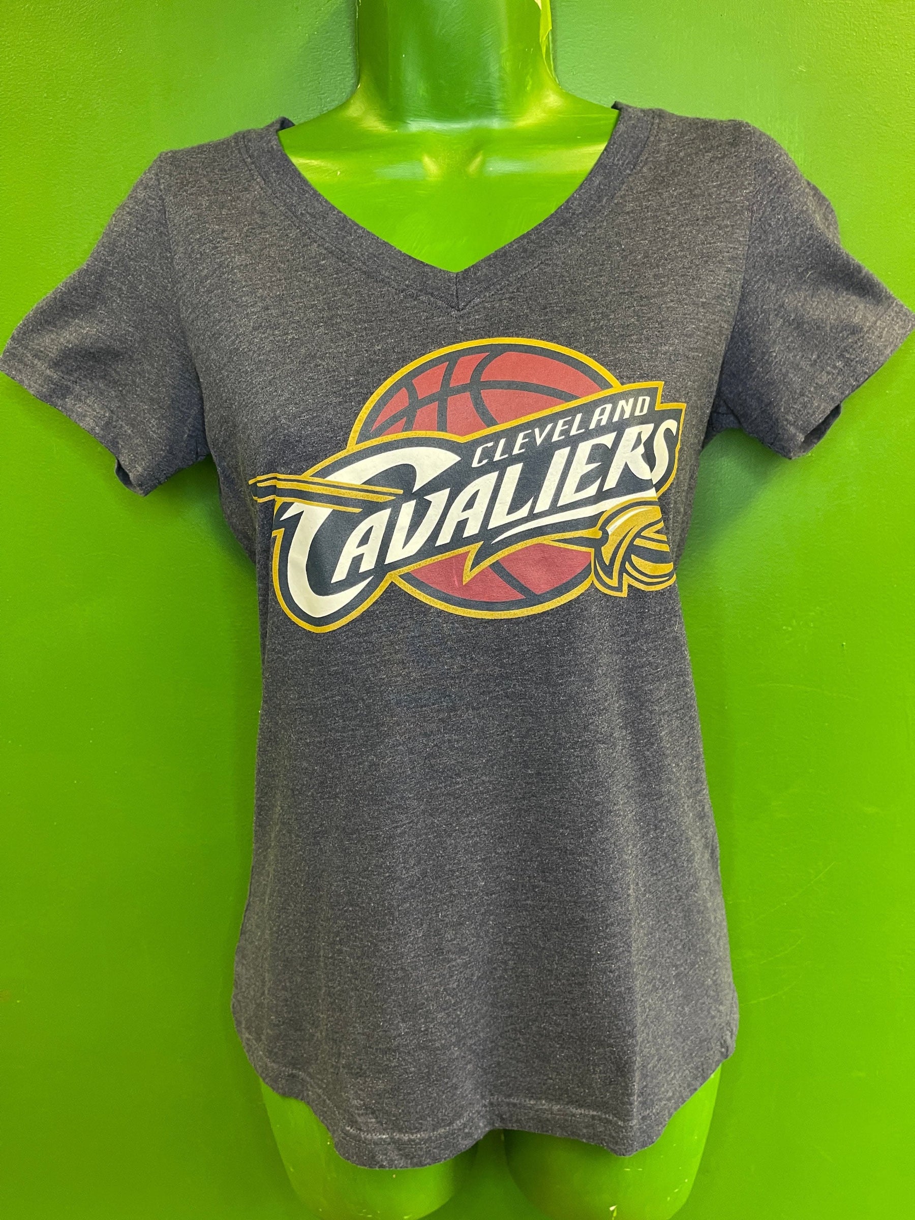 NBA Cleveland Cavaliers V-neck T-Shirt Women's Small