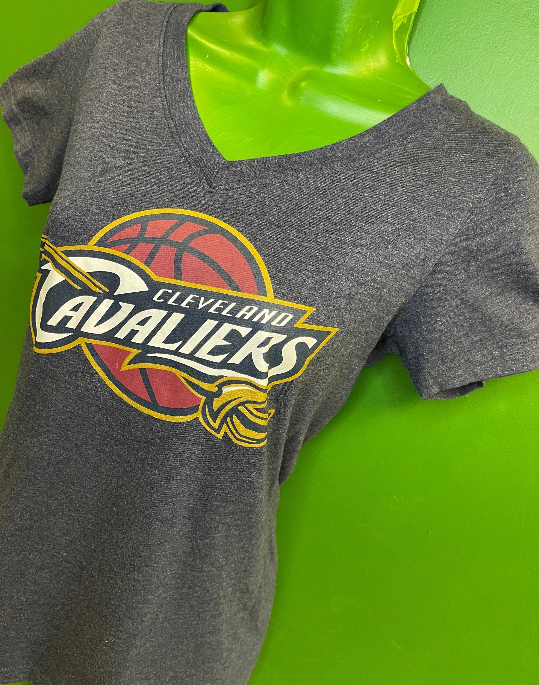 NBA Cleveland Cavaliers V-neck T-Shirt Women's Small
