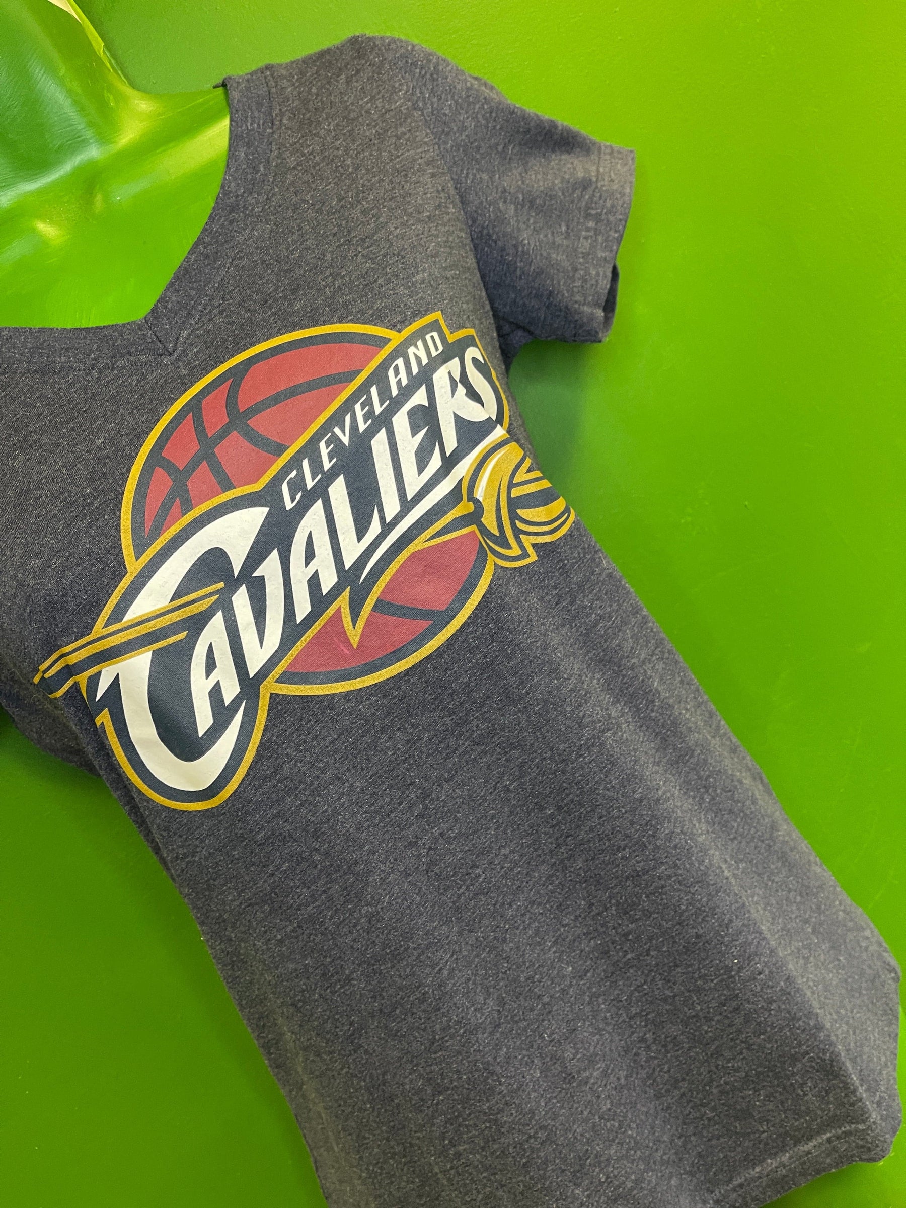 NBA Cleveland Cavaliers V-neck T-Shirt Women's Small