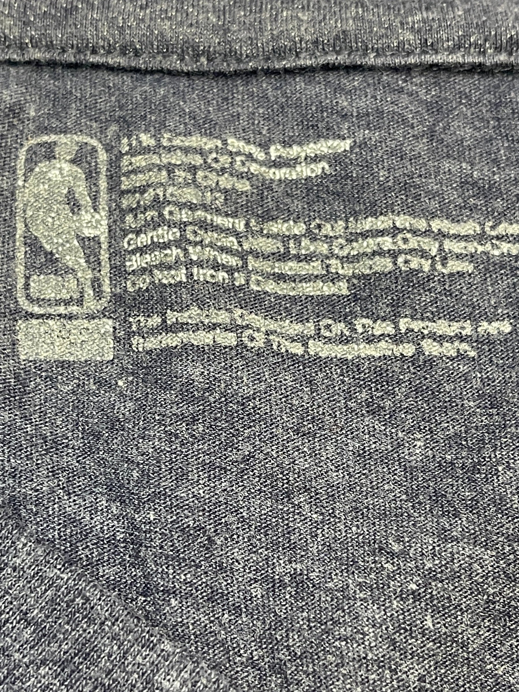 NBA Cleveland Cavaliers V-neck T-Shirt Women's Small