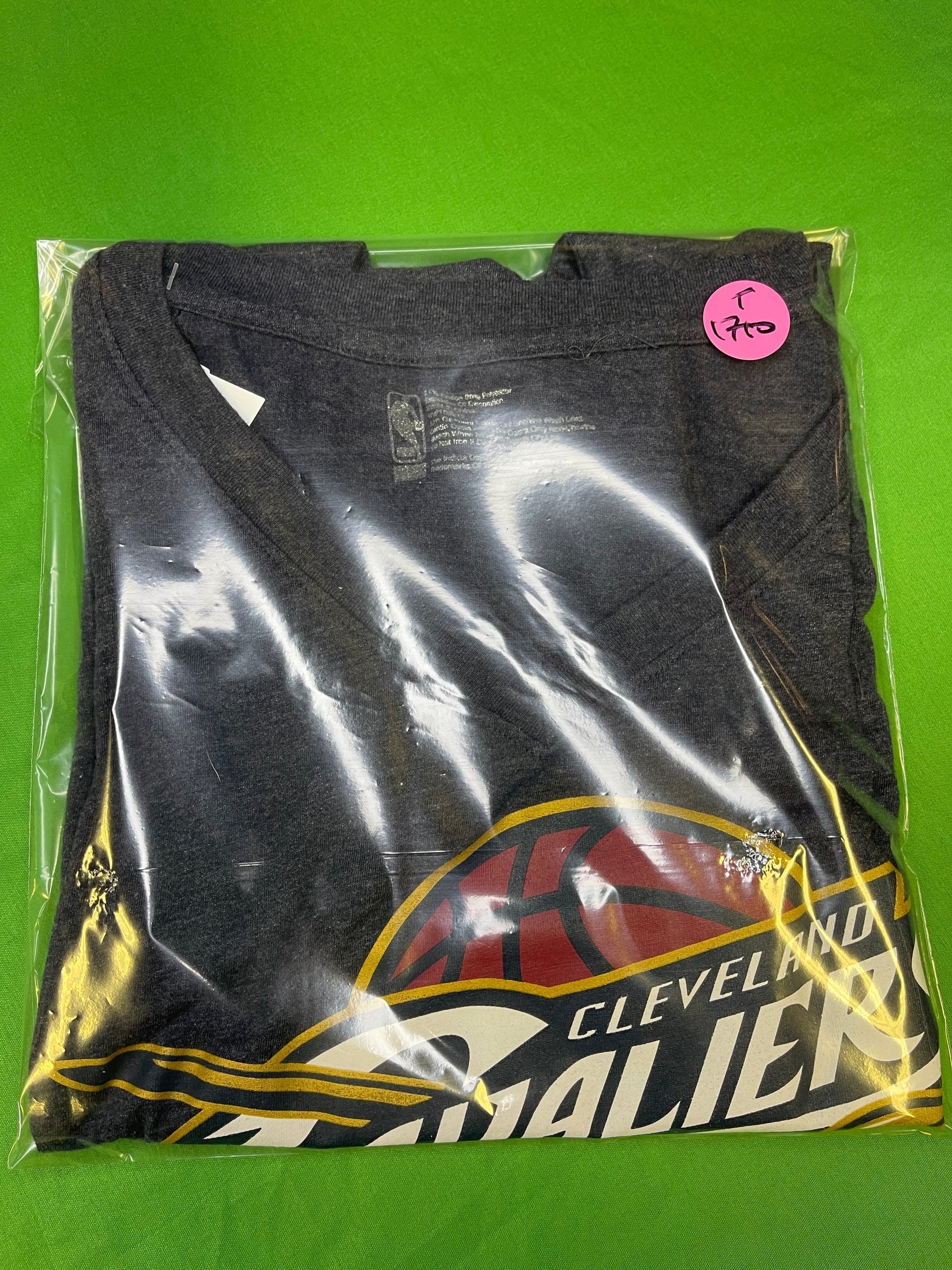 NBA Cleveland Cavaliers V-neck T-Shirt Women's Small