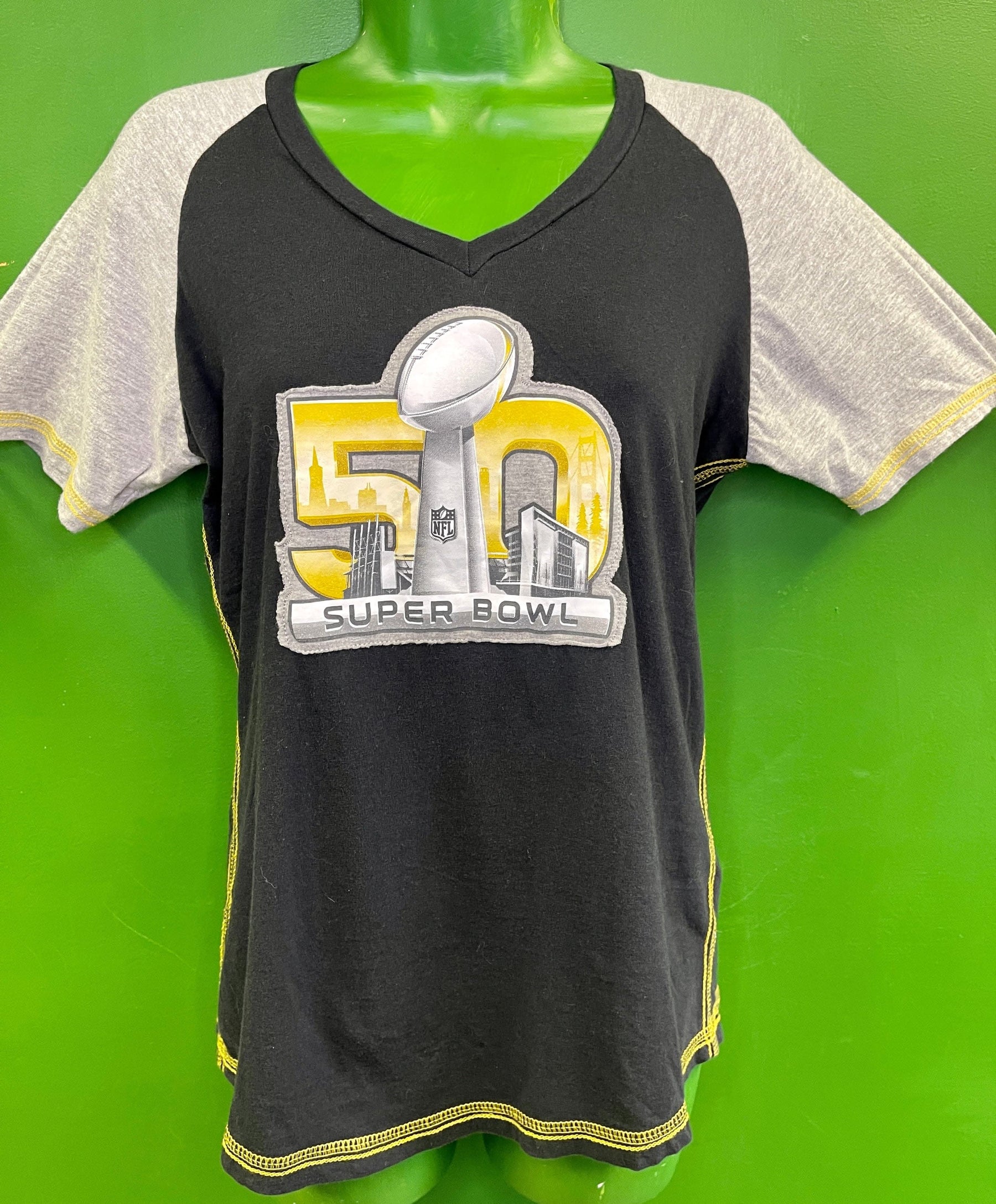 NFL Denver Broncos Carolina Panthers Majestic Super Bowl 50 T-Shirt Women's Medium