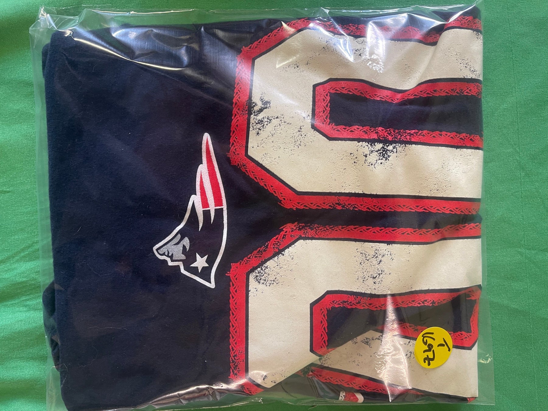 NFL New England Patriots V-Neck T-Shirt Weathered Look Women's Large