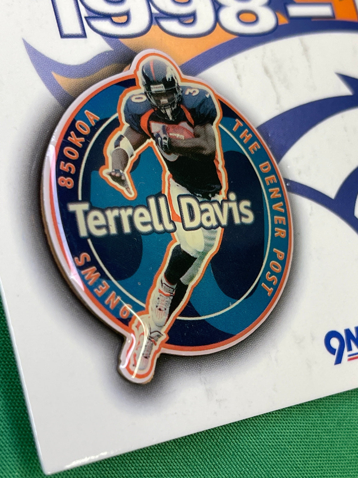 NFL Denver Broncos Terrell Davis #30 Collectable Pin Badge on Card NWT