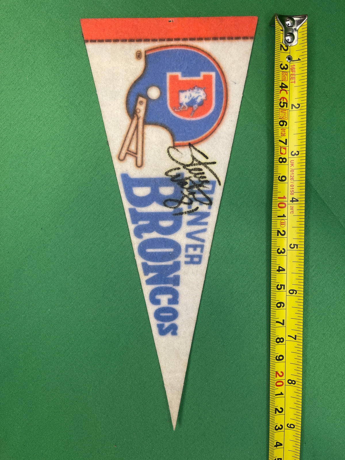 NFL Denver Broncos Vintage Mini Pennant SIGNED by Steve Watson #81