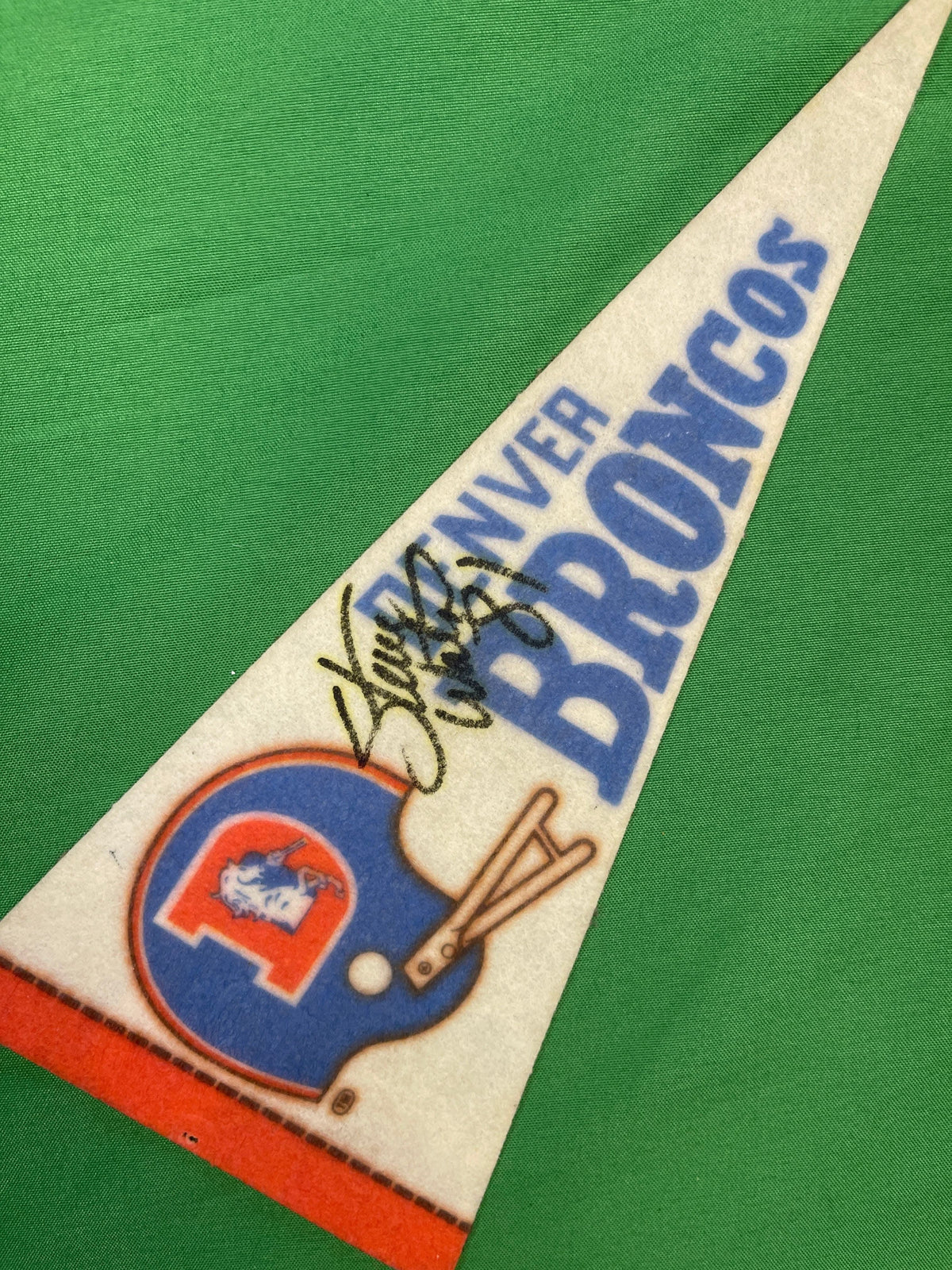 NFL Denver Broncos Vintage Mini Pennant SIGNED by Steve Watson #81