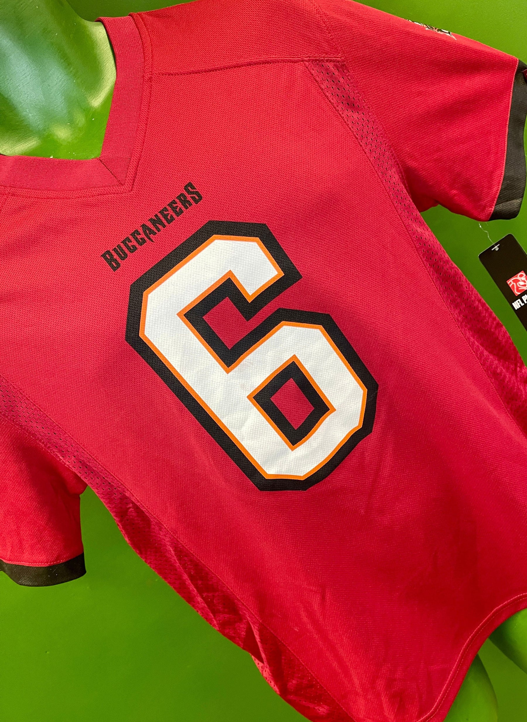NFL Tampa Bay Buccaneers Baker Mayfield #6 Jersey Youth Large 14-16 NWT