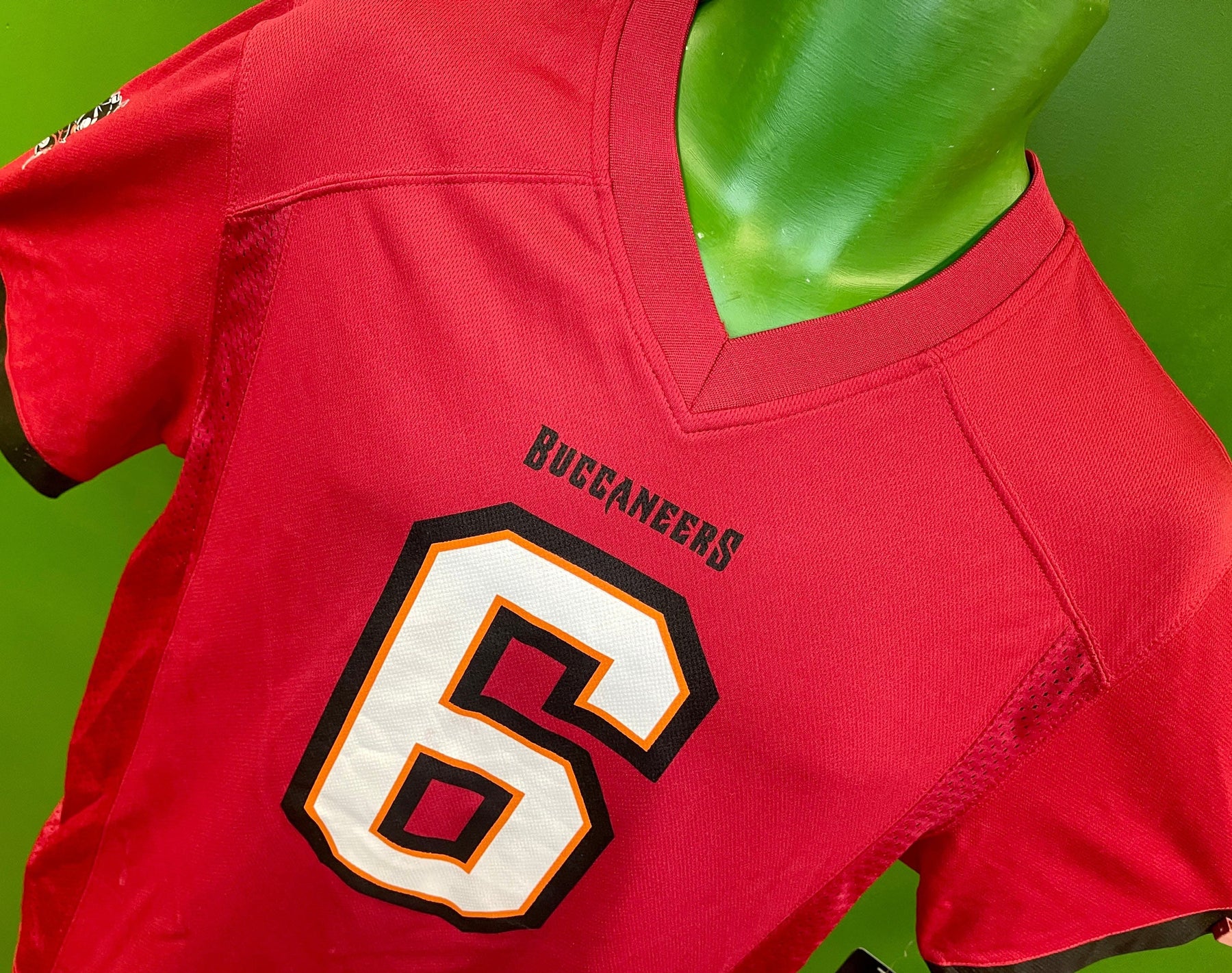 NFL Tampa Bay Buccaneers Baker Mayfield #6 Jersey Youth Large 14-16 NWT