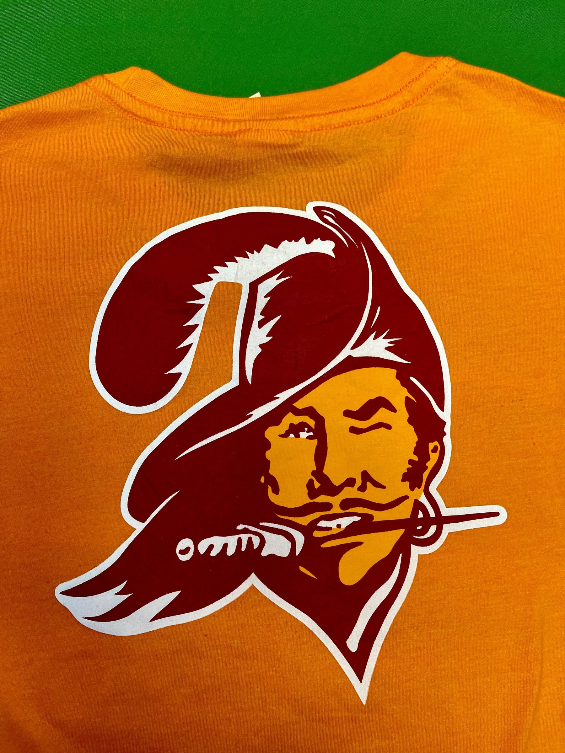NFL Tampa Bay Buccaneers Vintage-Inspired T-Shirt Men's Large NWOT
