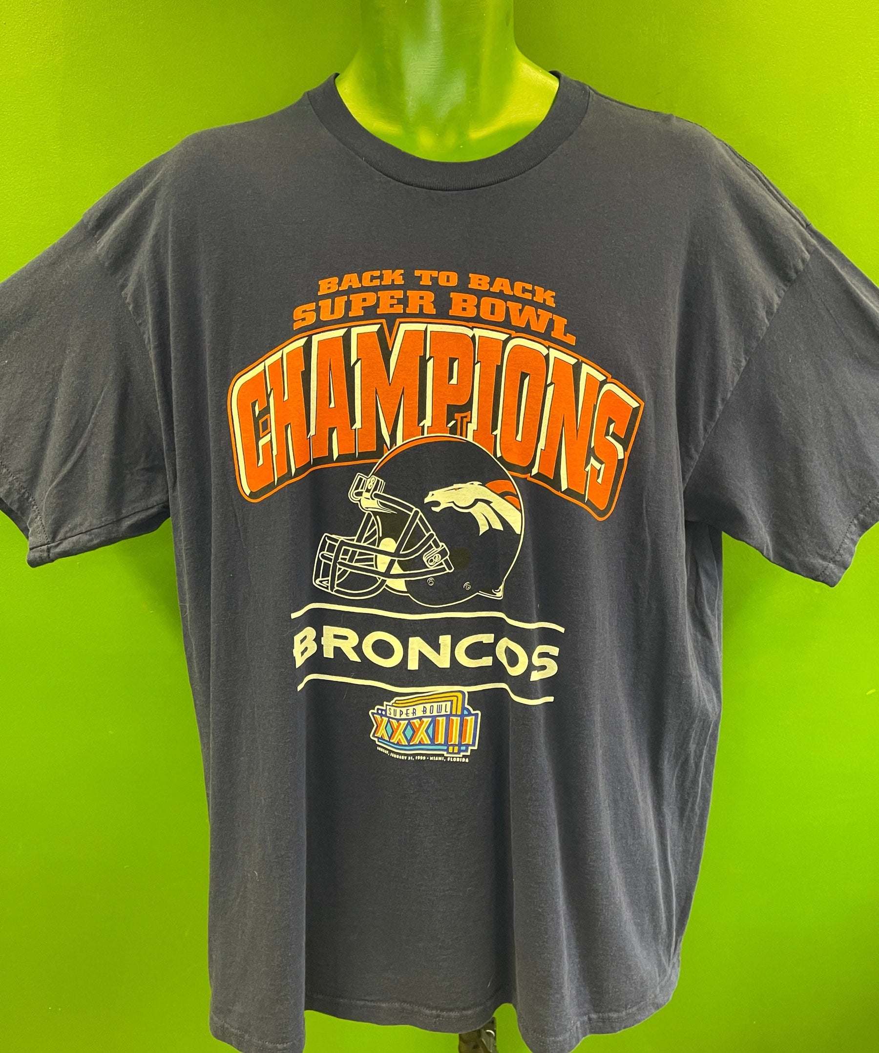 NFL Denver Broncos Super Bowl XXXIII Back to Back Champions T-Shirt Men's X-Large