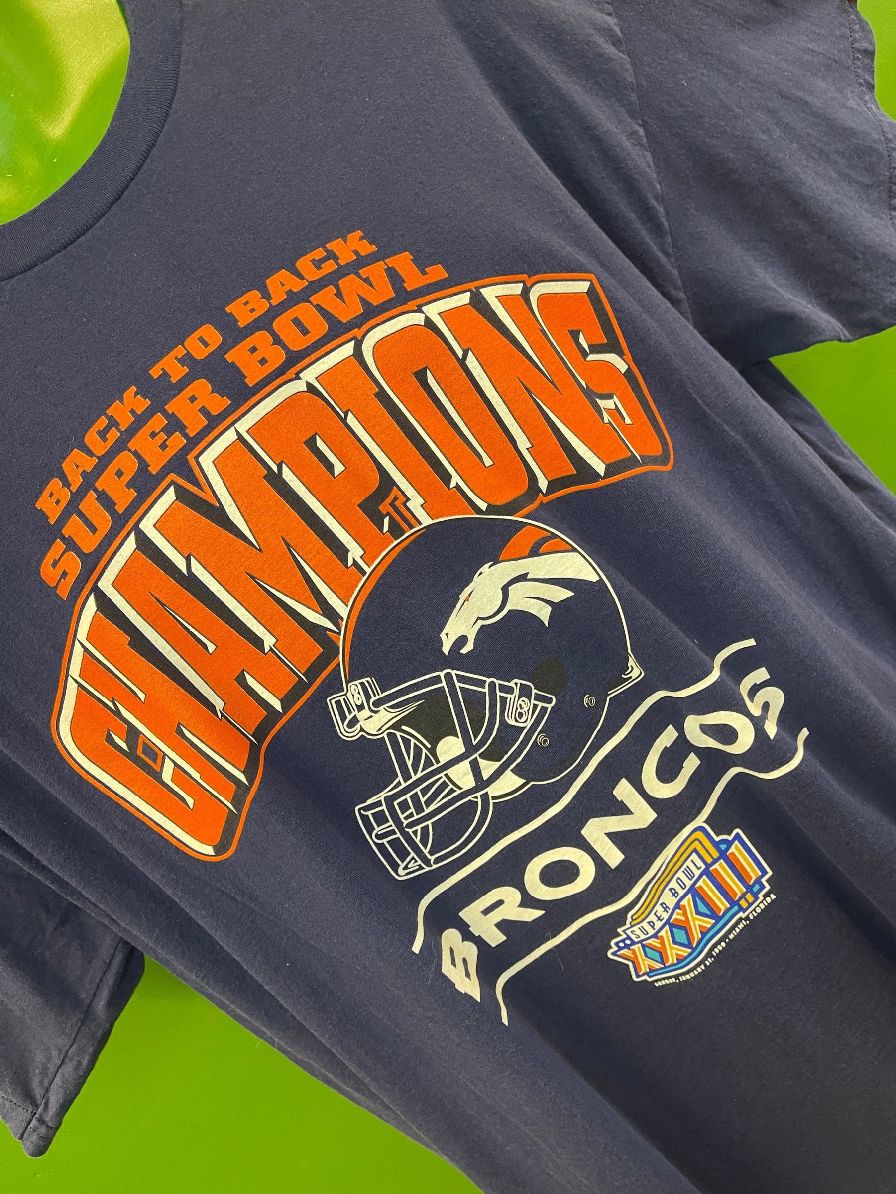 NFL Denver Broncos Super Bowl XXXIII Back to Back Champions T-Shirt Men's X-Large