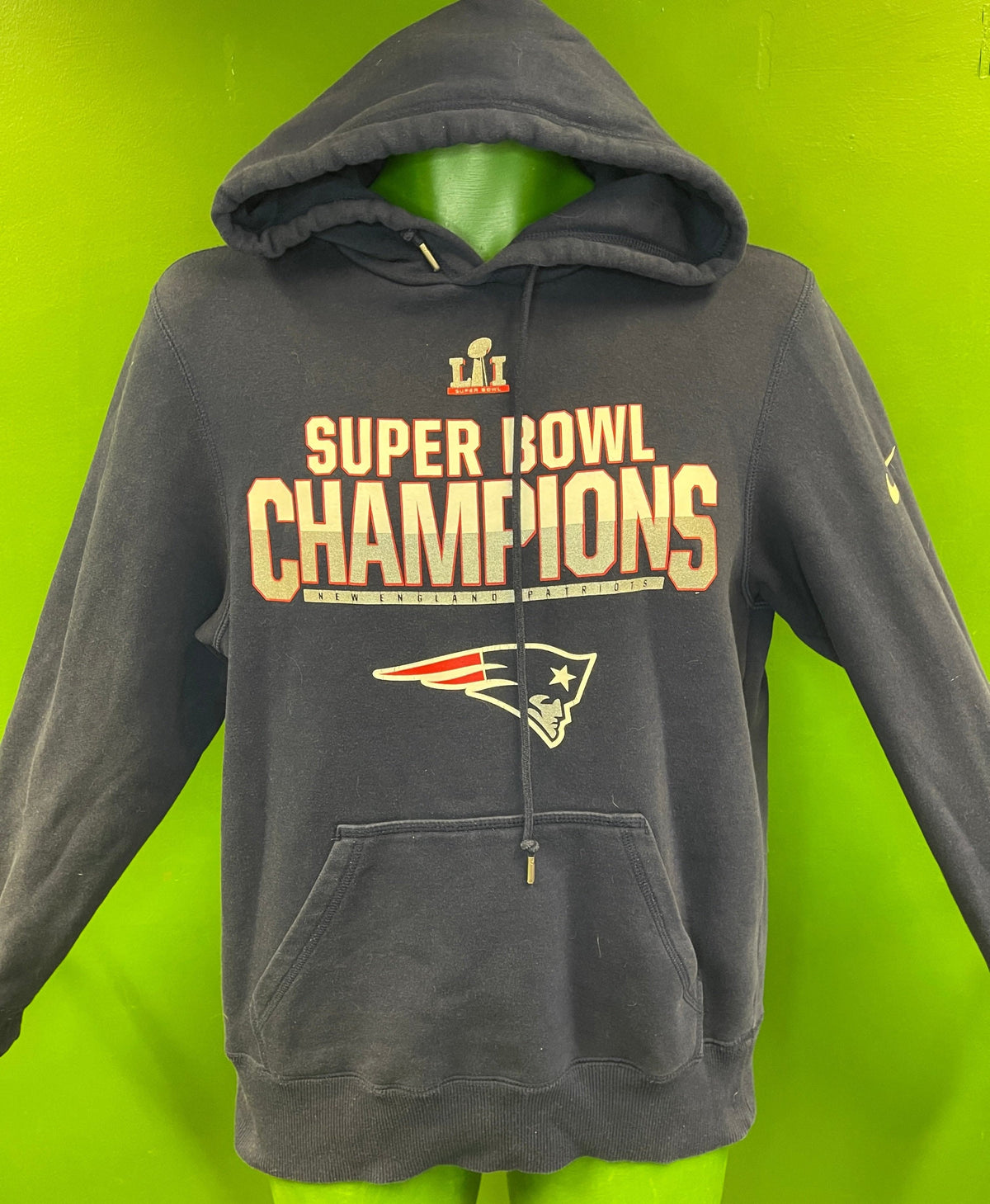 NFL New England Patriots Super Bowl LII Champions Pullover Hoodie Men's Small