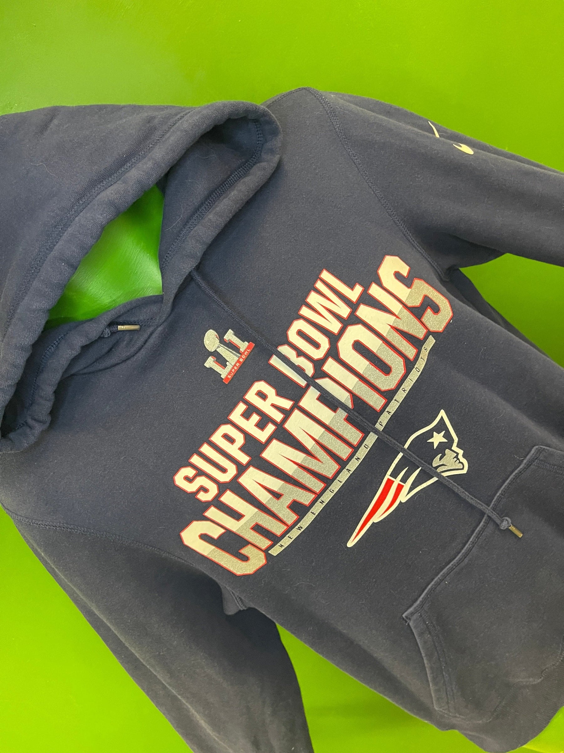 NFL New England Patriots Super Bowl LII Champions Pullover Hoodie Men's Small