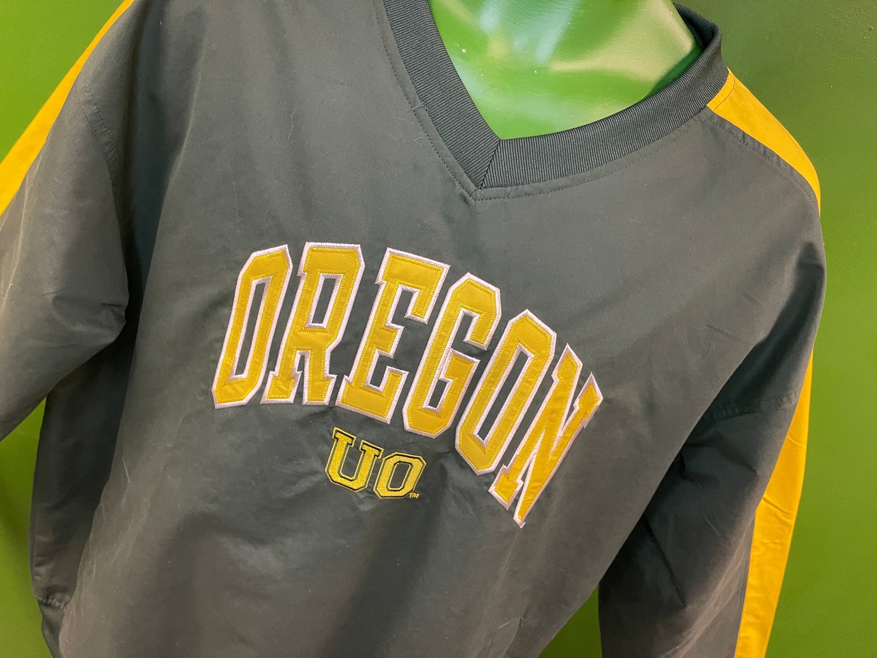 NCAA Oregon Ducks Side Zip Woven Pullover Sweatshirt Men's Large