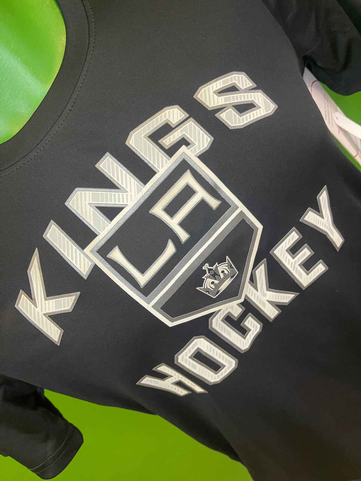 NHL Los Angeles Kings Wicking-Style T-Shirt Youth Medium 10-12 NWT
