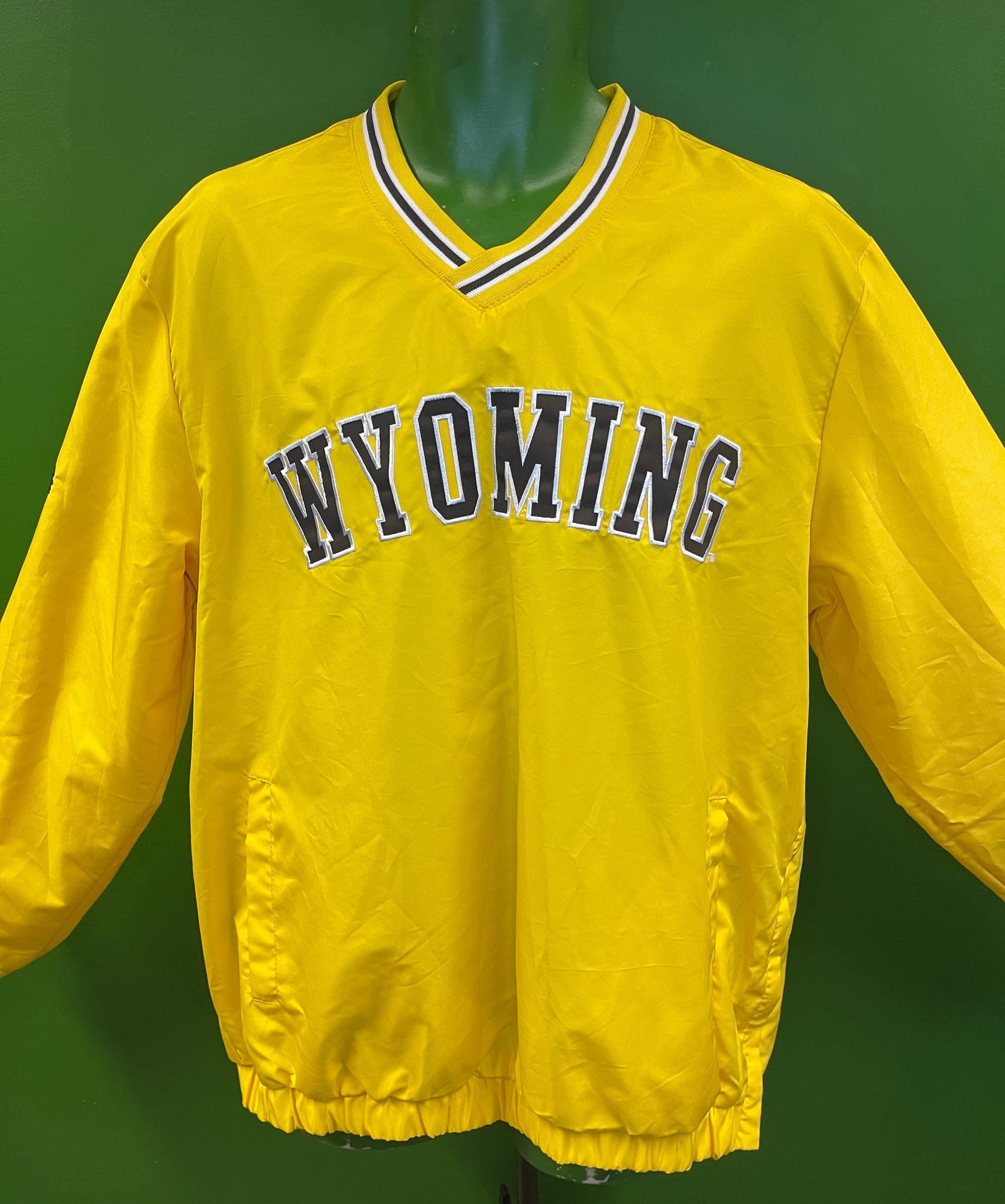 NCAA Wyoming Cowboys GIII Yellow Pullover Men's Large