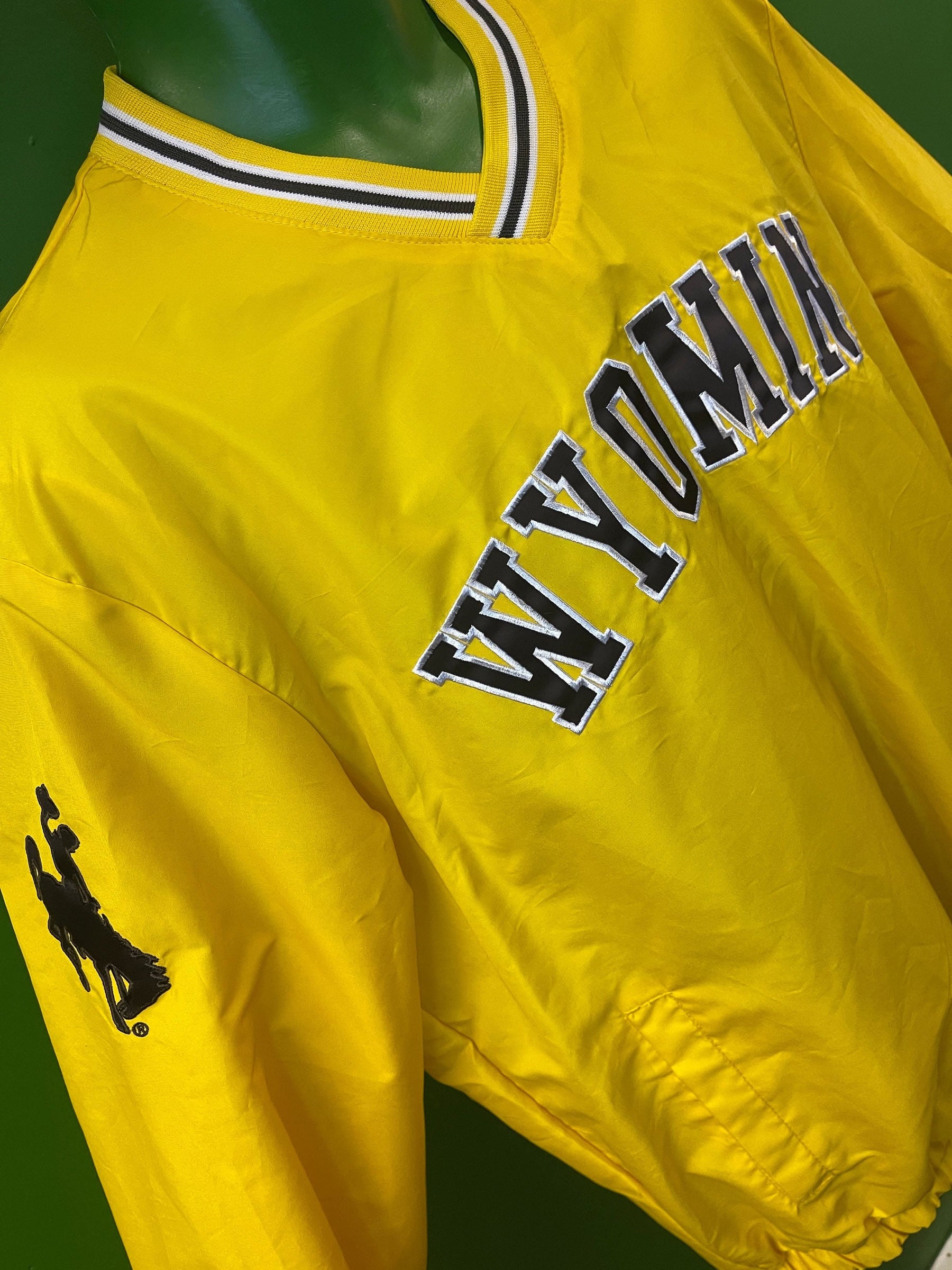 NCAA Wyoming Cowboys GIII Yellow Pullover Men's Large