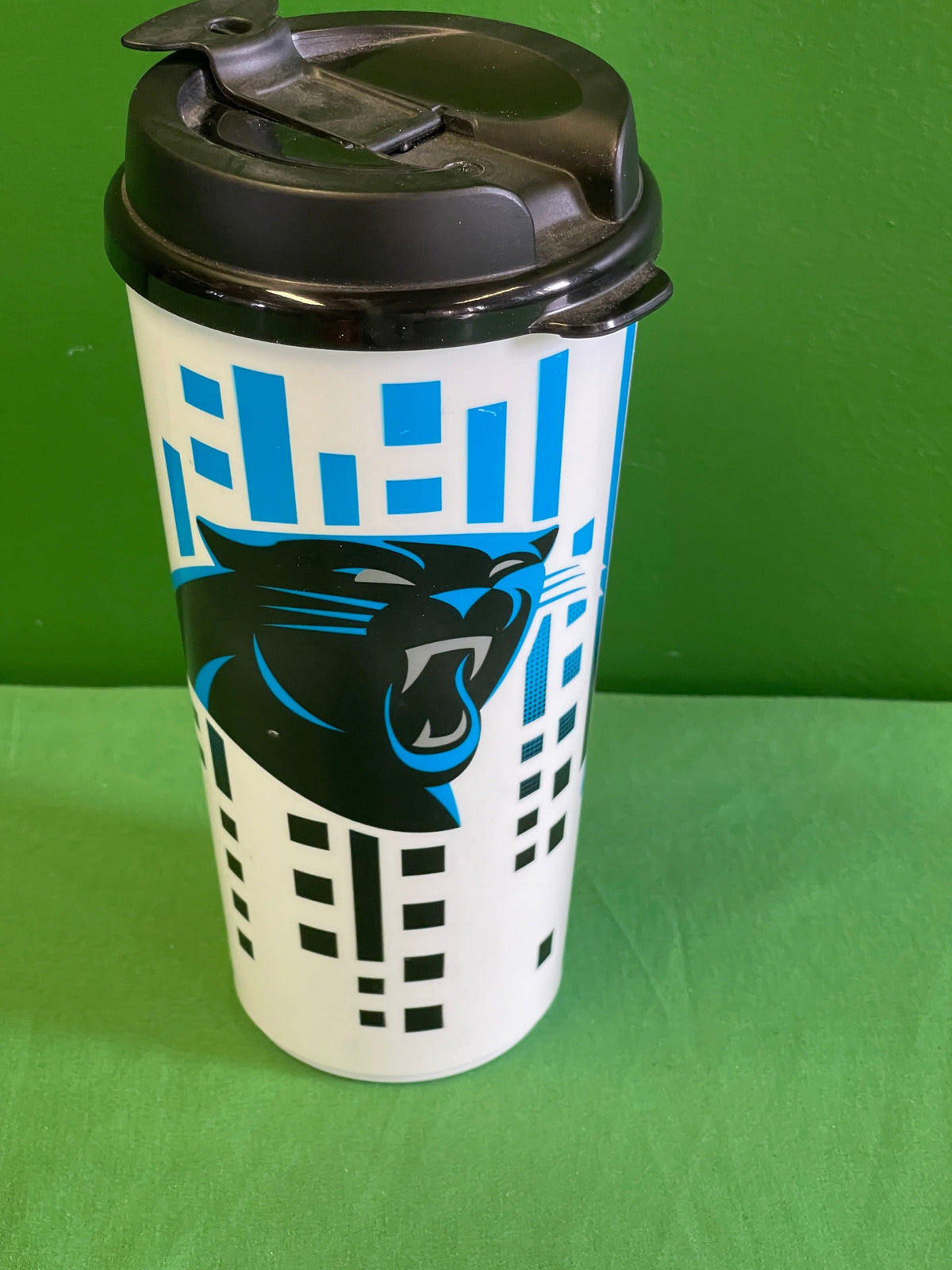 NFL Carolina Panthers 32 oz Plastic Tumbler w/Lid NWT