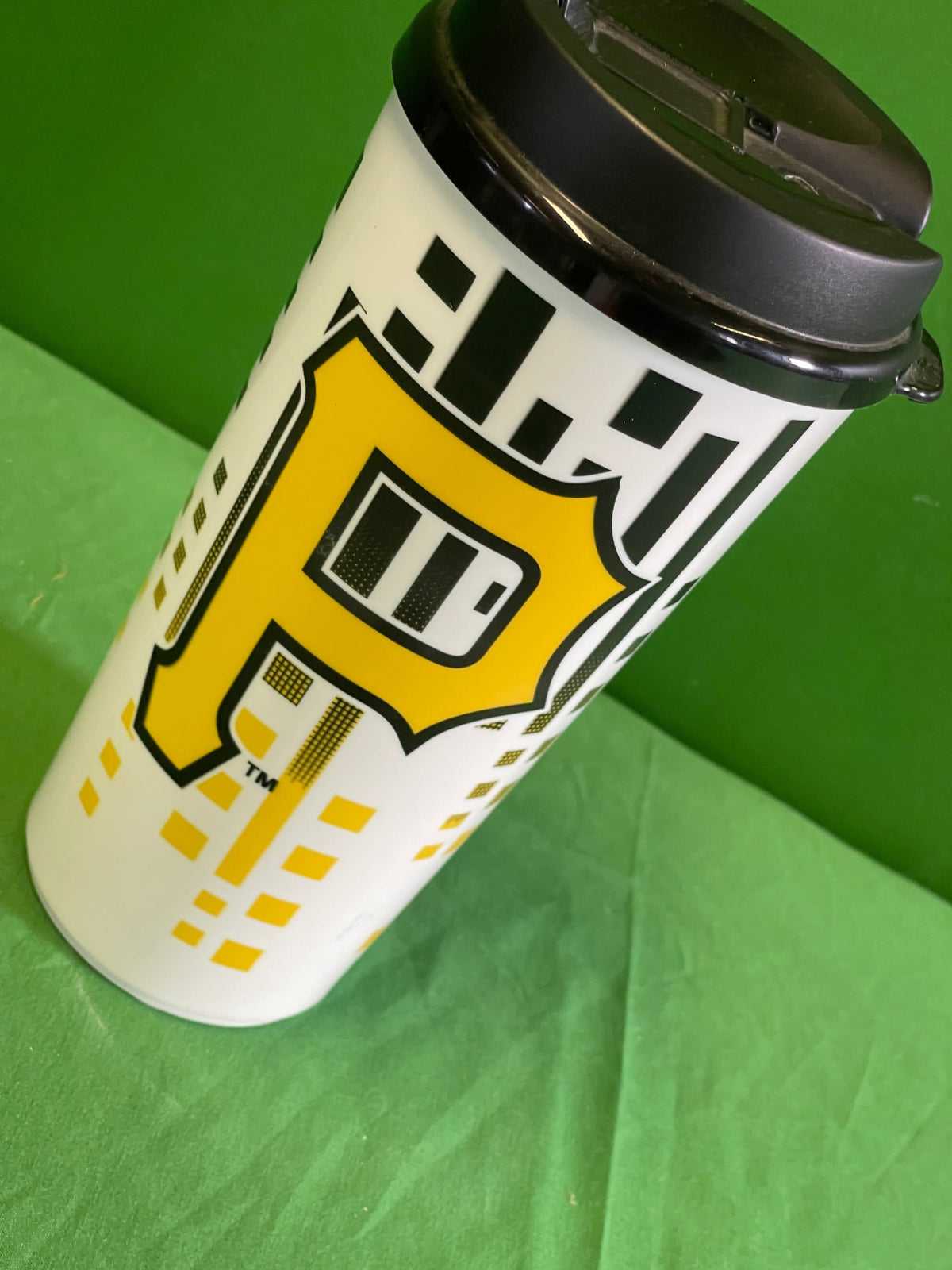 MLB Pittsburgh Pirates 32 oz Plastic Tumbler w/Lid NWT