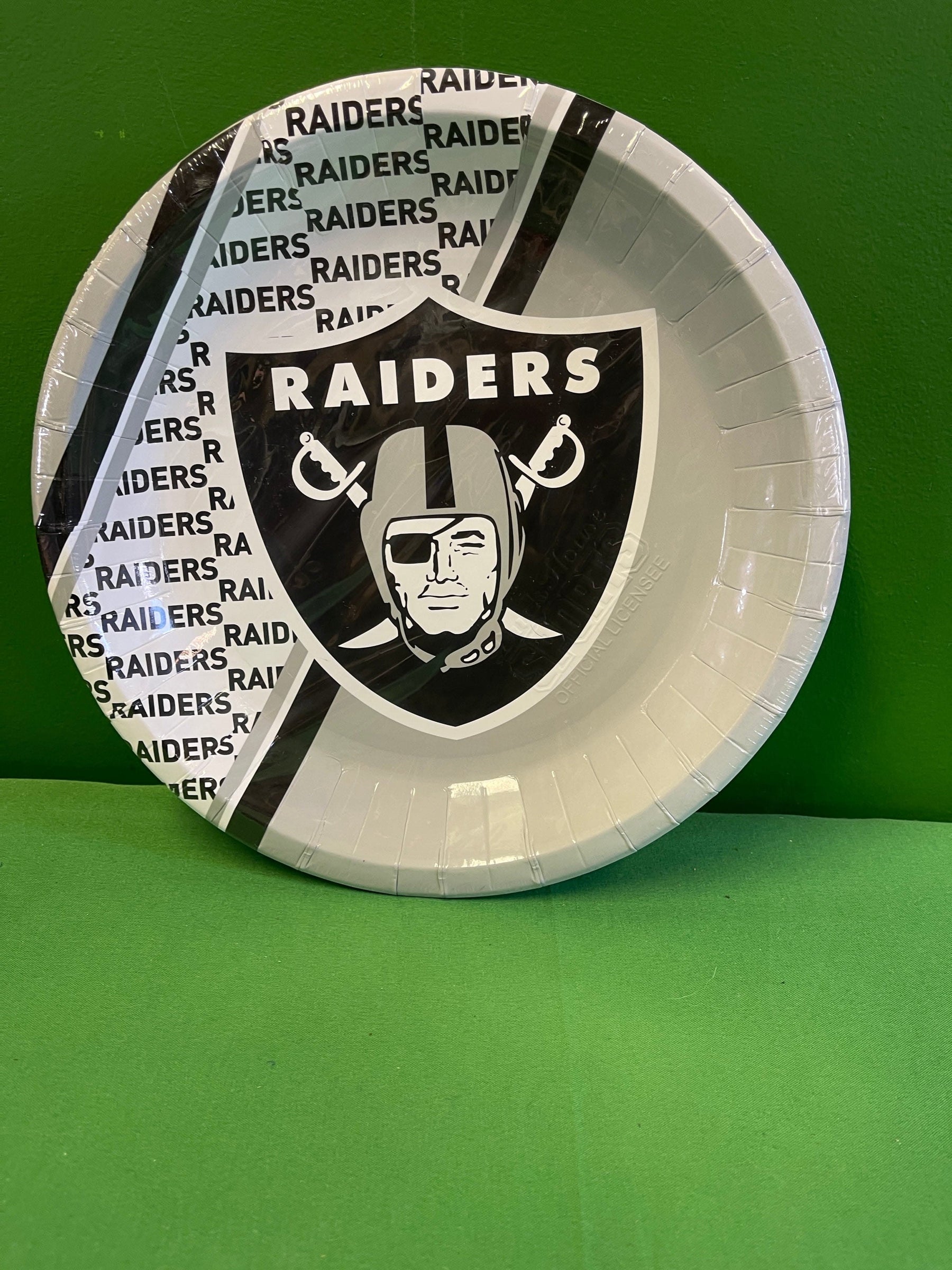 NFL Las Vegas Raiders Set of 8 9.75" Disposable Party Paper Plates NWT