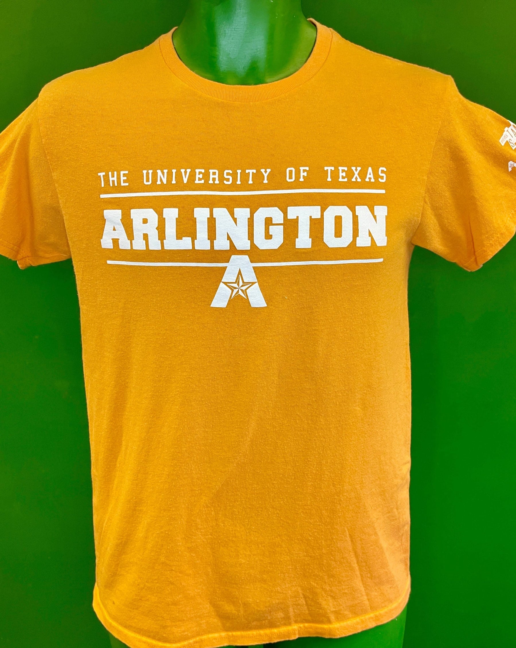 NCAA University of Texas Arlington Move-In Day T-Shirt Men's Small
