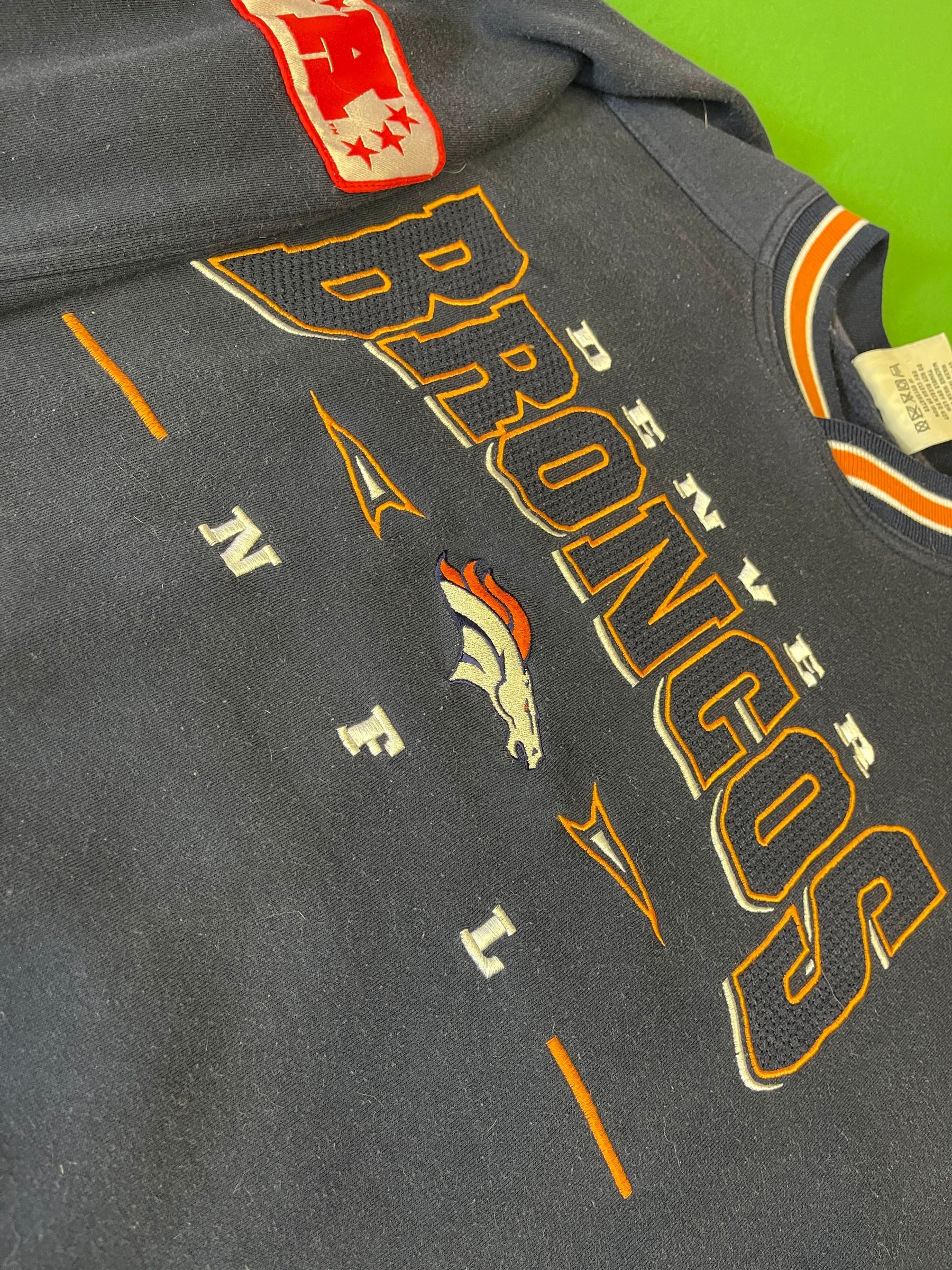 NFL Denver Broncos Lee Sport Vintage Stitched Pullover Sweatshirt Men's Large