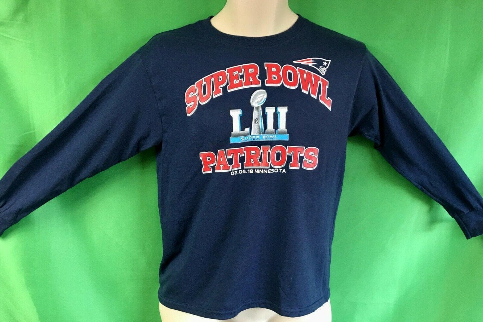 NFL New England Patriots Super Bowl LII L/S T-Shirt Youth Medium NWT