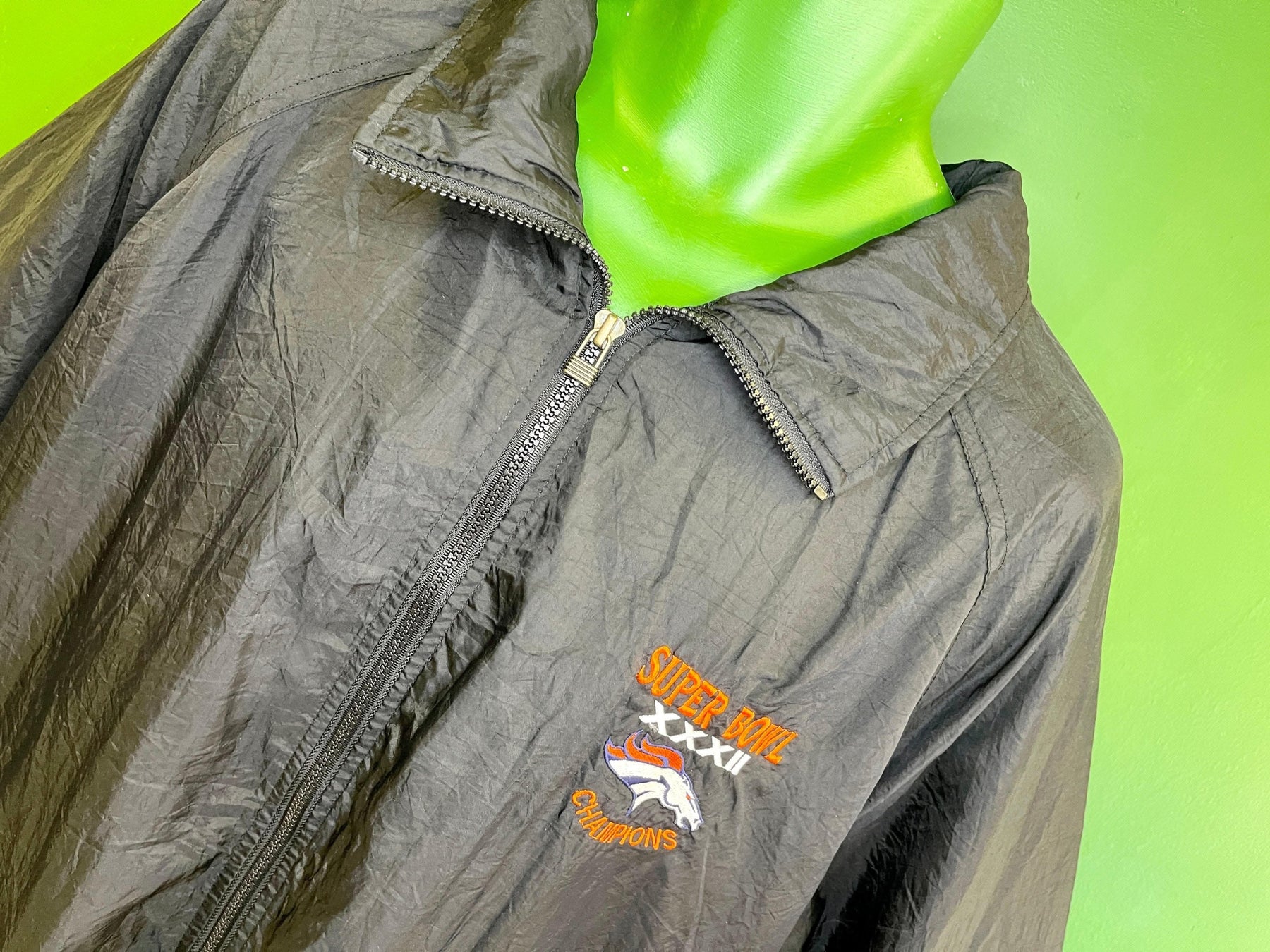 NFL Denver Broncos Logo 7 Vintage Super Bowl XXXII Champions Full Zip Black Shell Jacket Men's X-Large