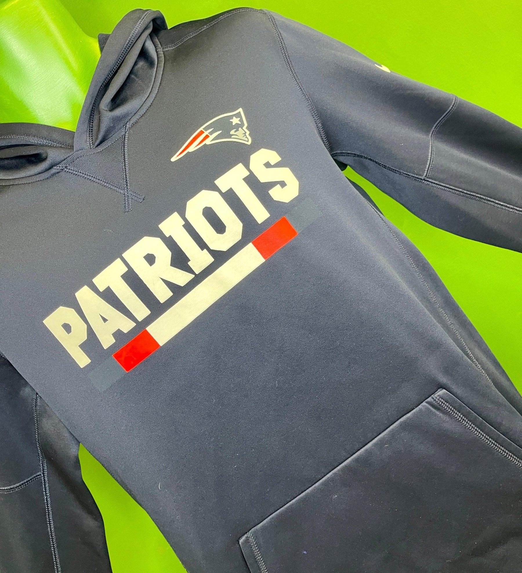 NFL New England Patriots Insulated Pullover Hoodie Youth X-Large 18-20