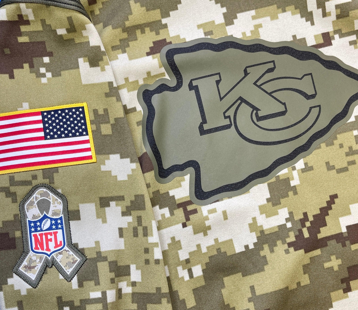 NFL Kansas City Chiefs Salute to Service Camo Pullover Hoodie Men's Medium NWT
