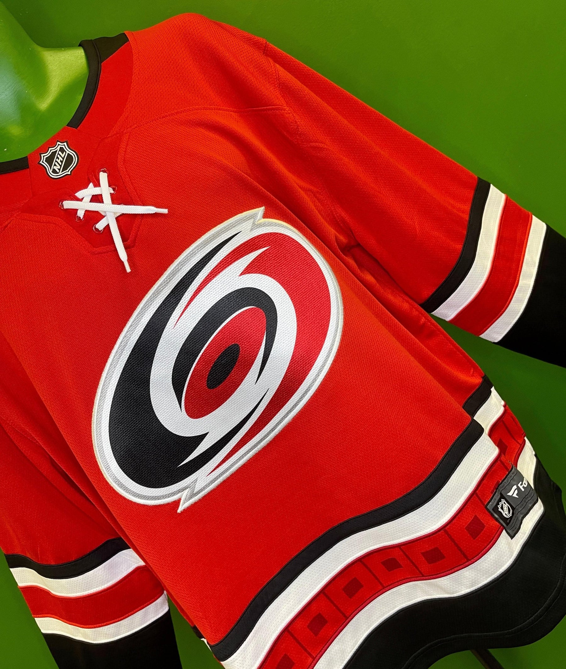NHL Carolina Hurricanes Fanatics Breakaway Jersey Stitched Men's Medium NWT