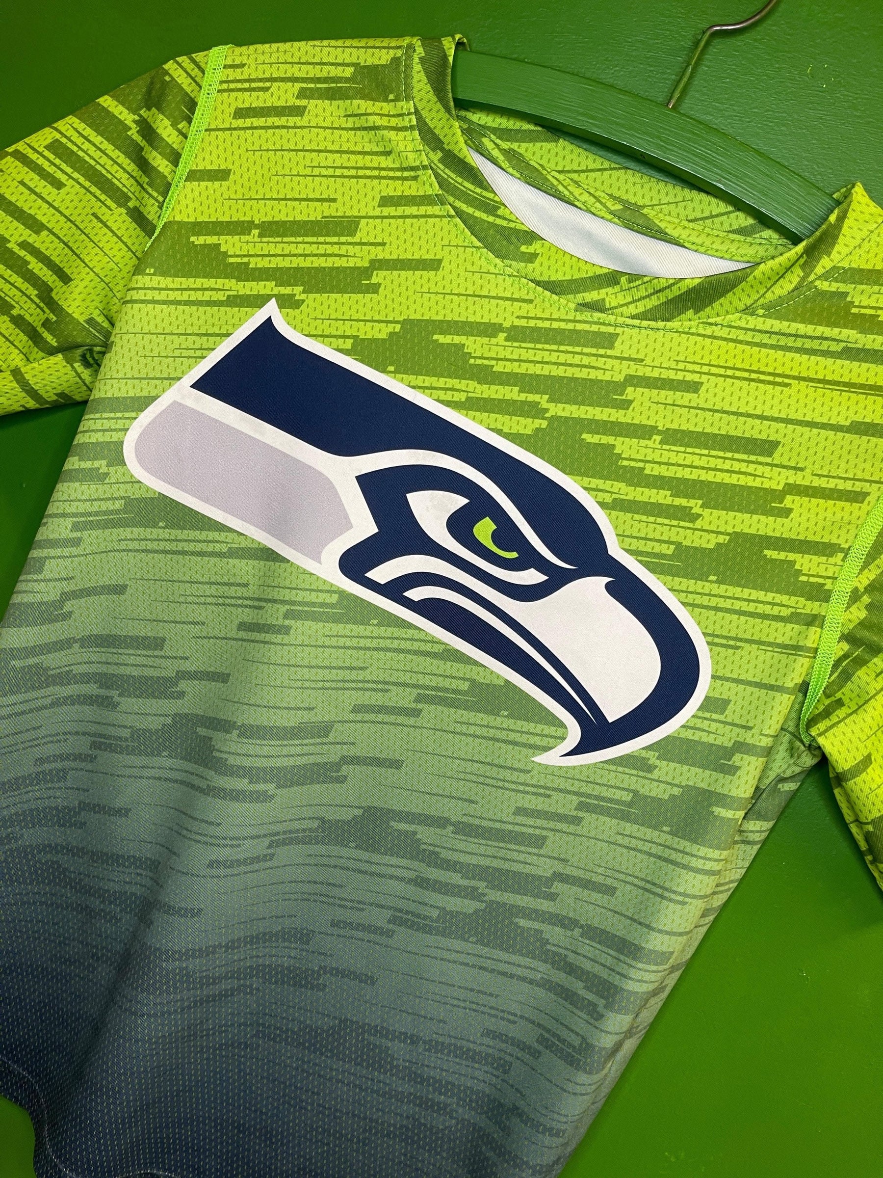 NFL Seattle Seahawks Green Blue Ombre Geometric Block Design T-Shirt Youth Small