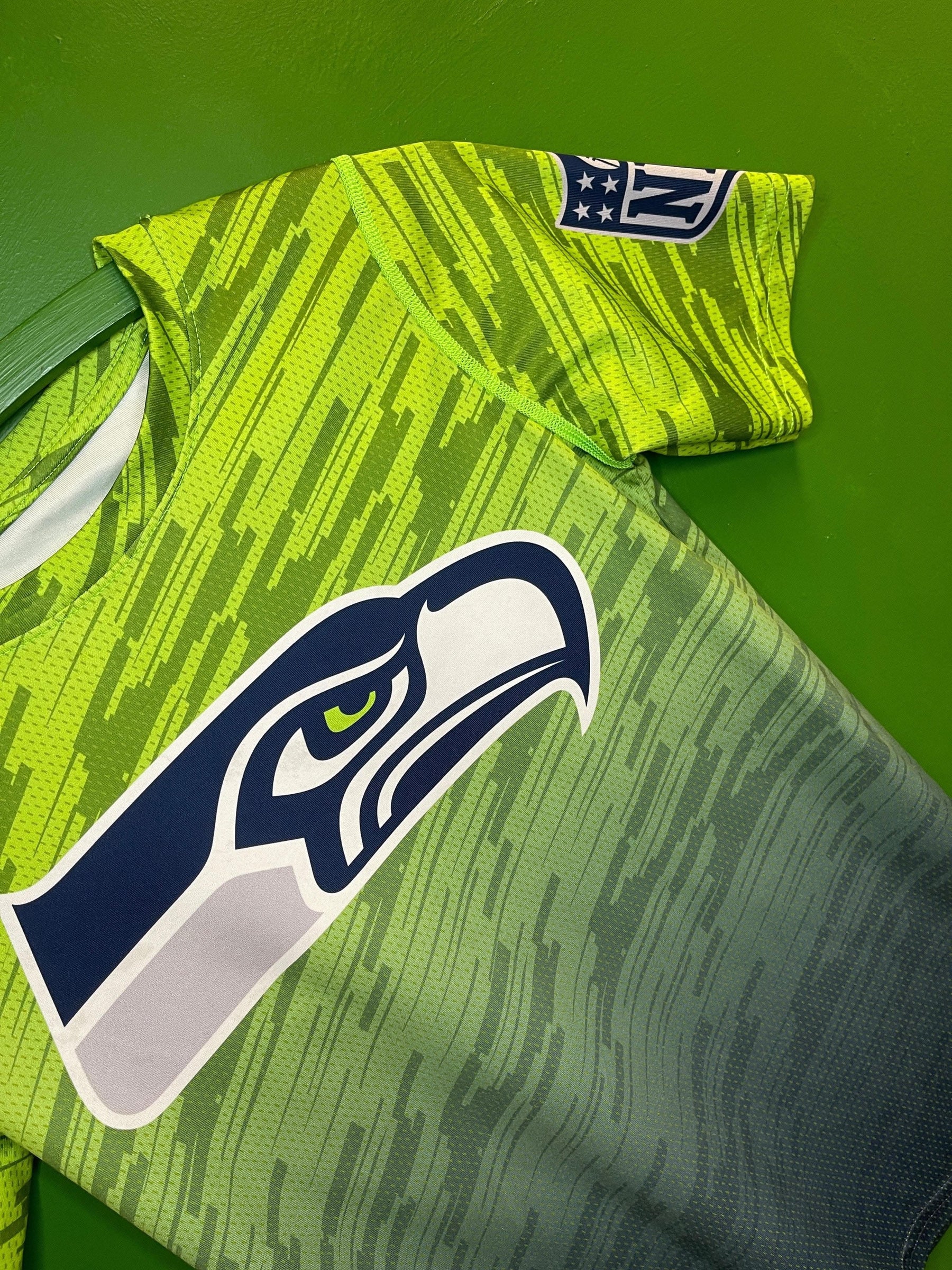 NFL Seattle Seahawks Green Blue Ombre Geometric Block Design T-Shirt Youth Small
