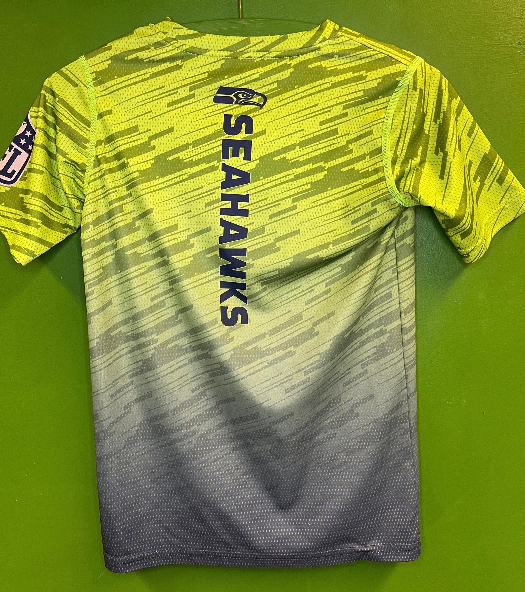 NFL Seattle Seahawks Green Blue Ombre Geometric Block Design T-Shirt Youth Small