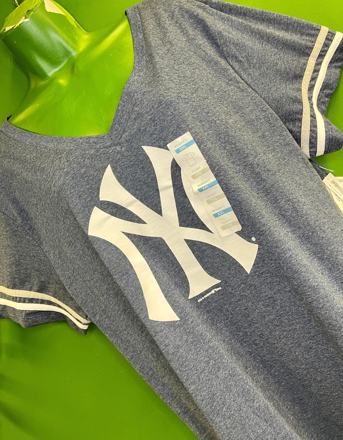 MLB New York Yankees 5th & Ocean V-neck T-Shirt Women's 2X-Large NWT