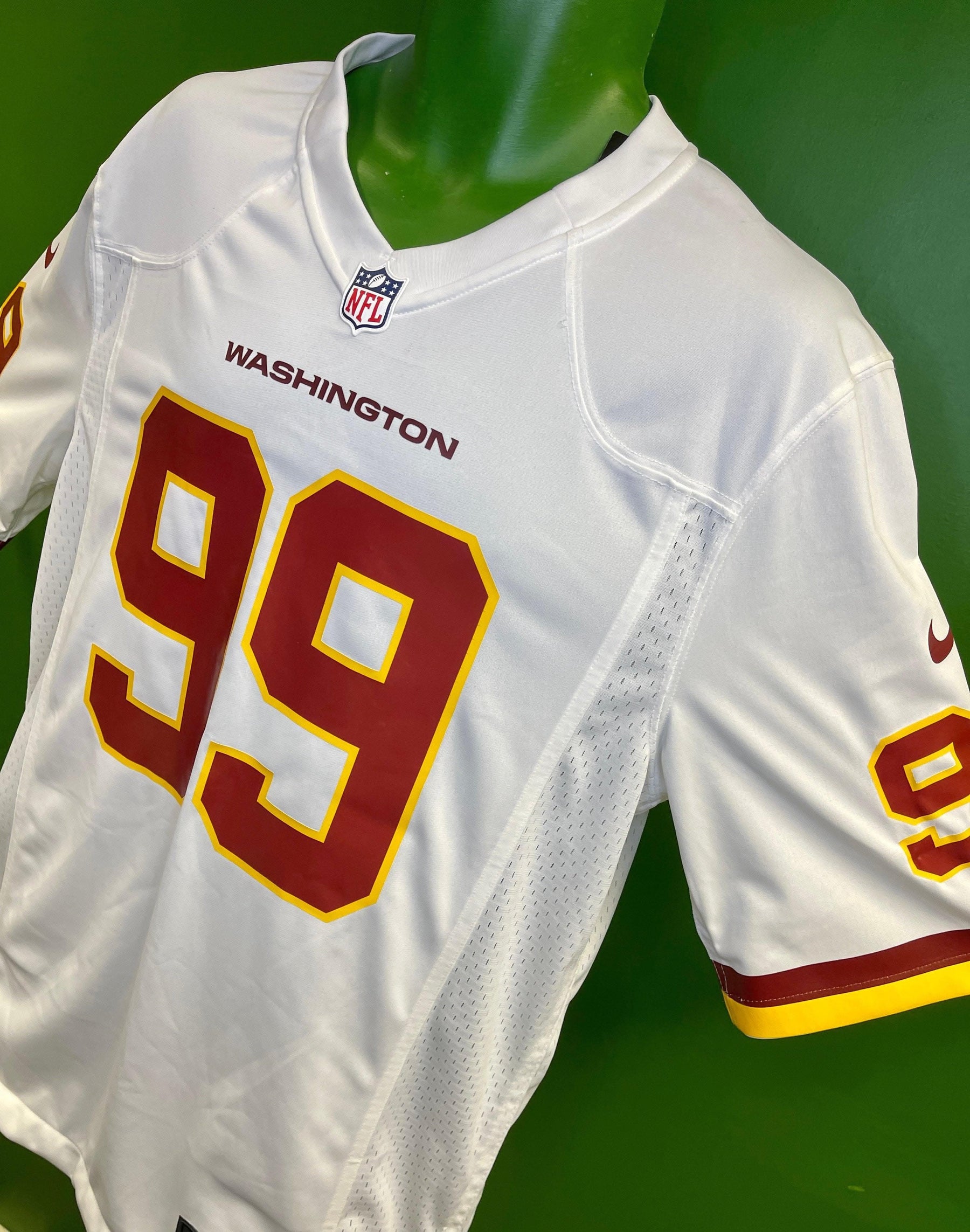NFL Washington Commanders Young #99 Game Jersey Men's Medium NWT