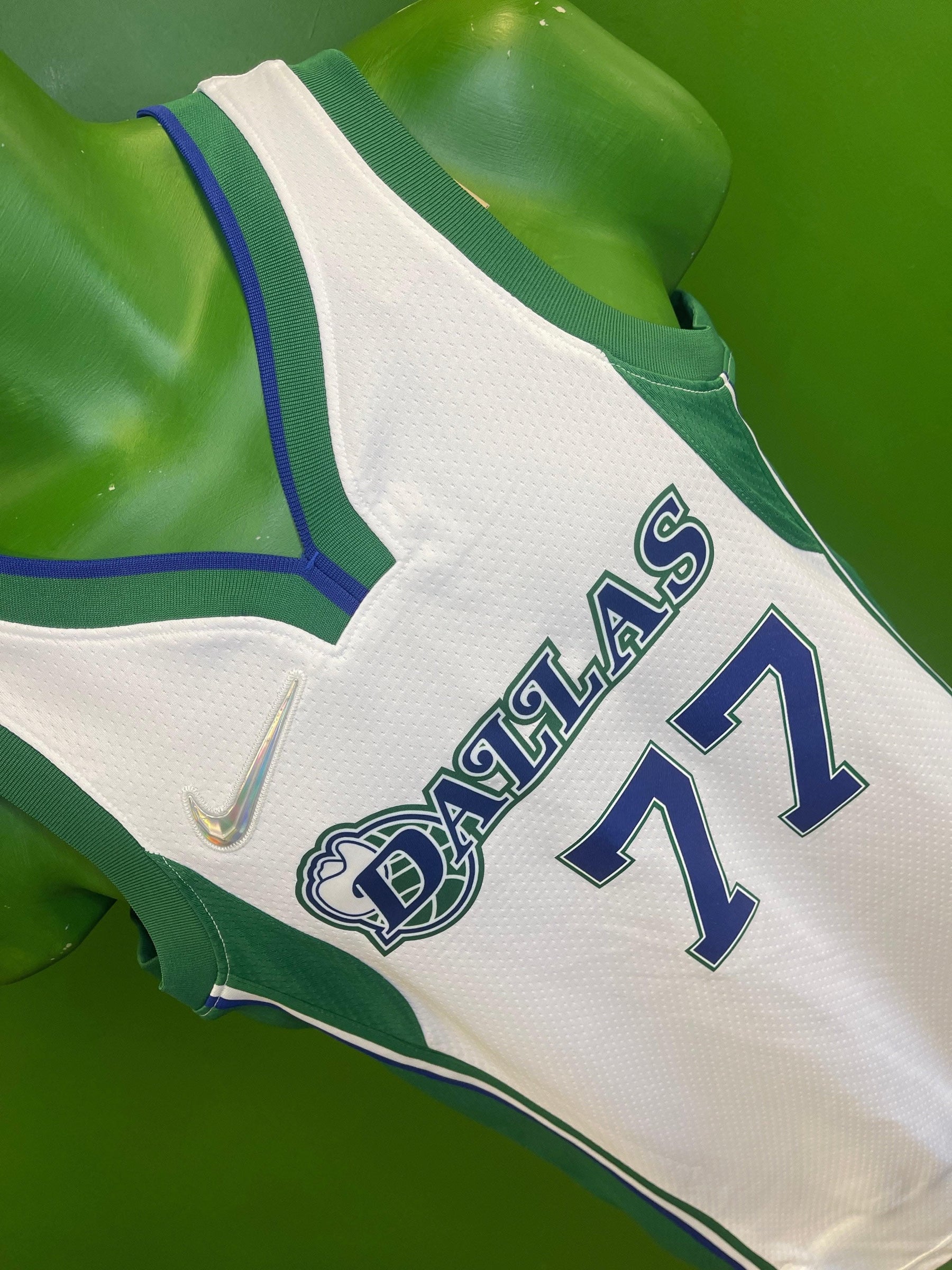 NBA Dallas Mavericks Luka Doncic #77 City Edition White Jersey Men's X-Small NWT