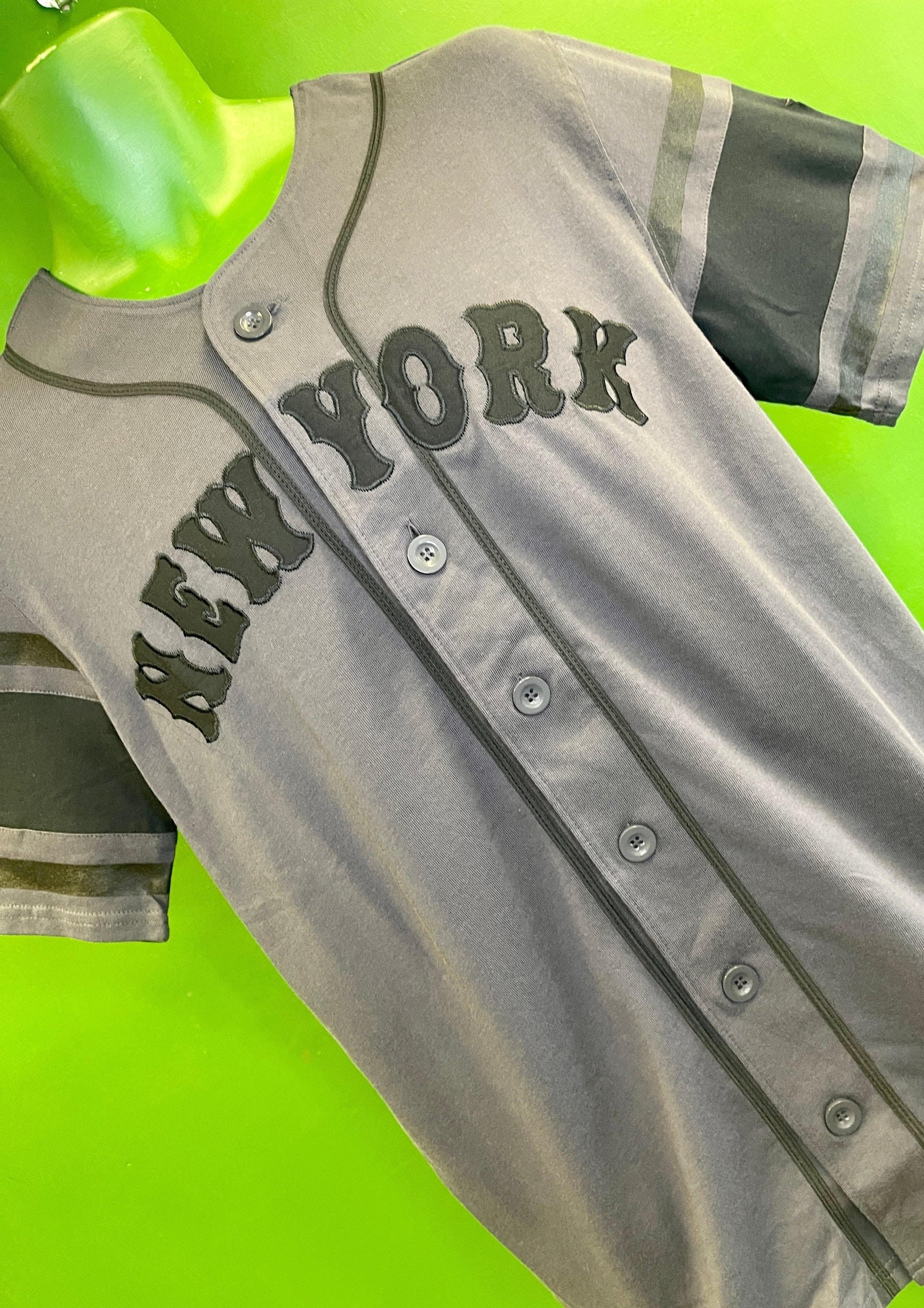 MLB New York Yankees 100% Cotton Monochrome Team Jersey Men's Medium NWT