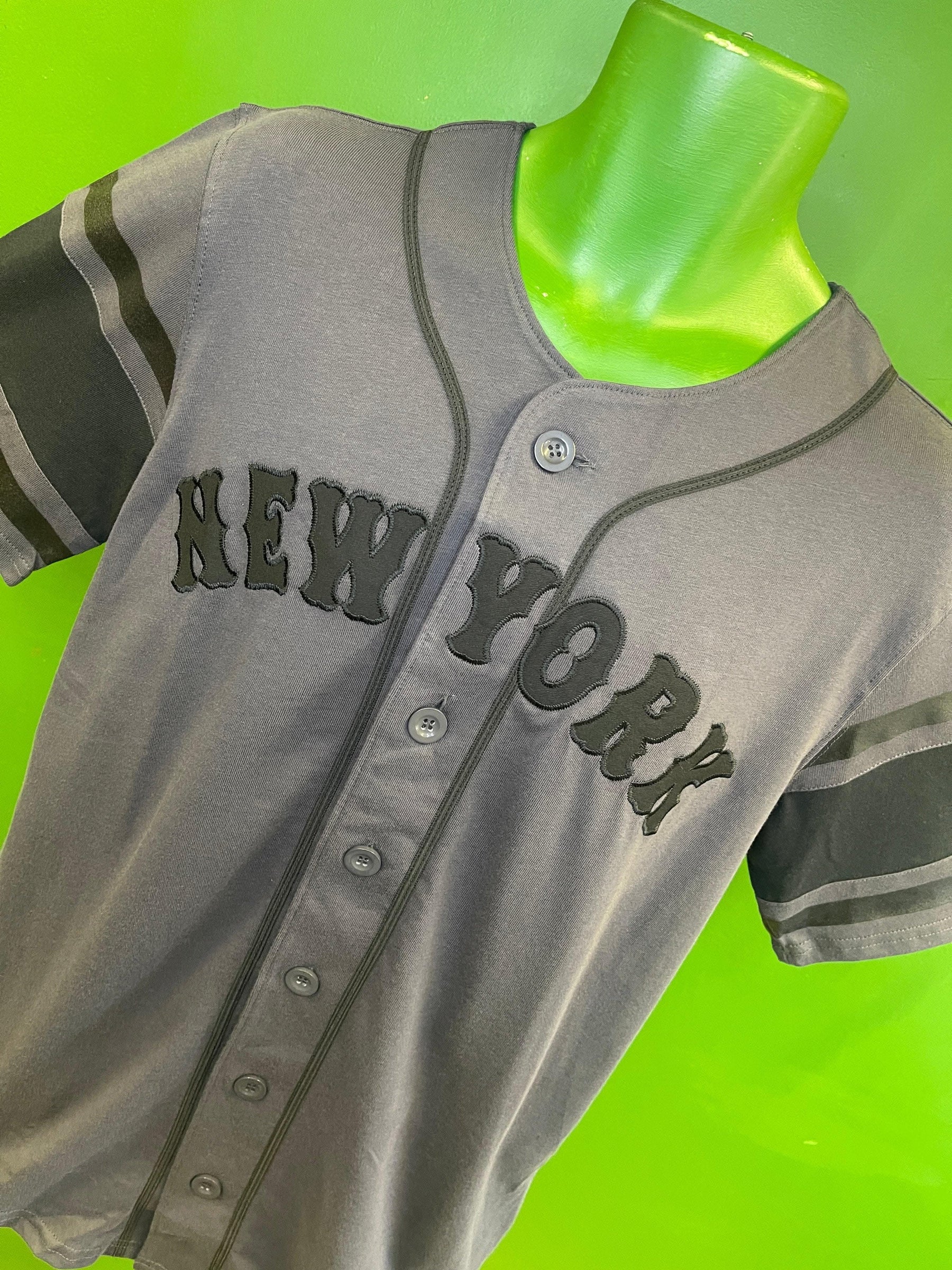 MLB New York Yankees 100% Cotton Monochrome Team Jersey Men's Medium NWT