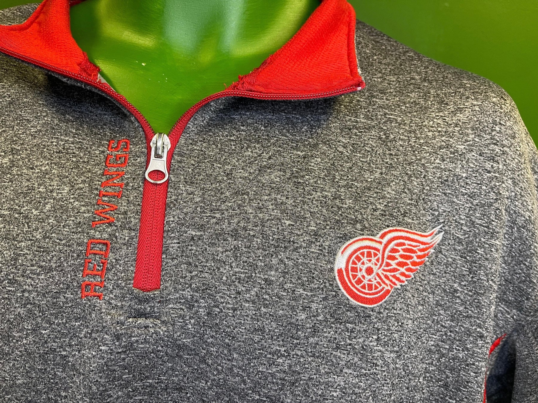 NHL Detroit Red Wings Heathered Grey Pullover Top Men's Large