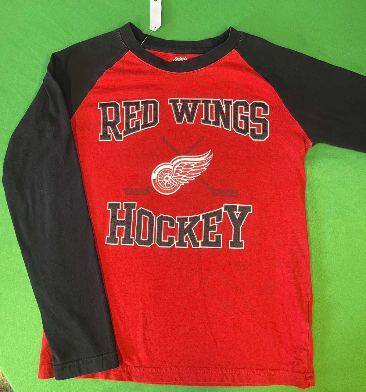 NHL Detroit Red Wings L/S Raglan Sleeve T-Shirt Youth Small 8