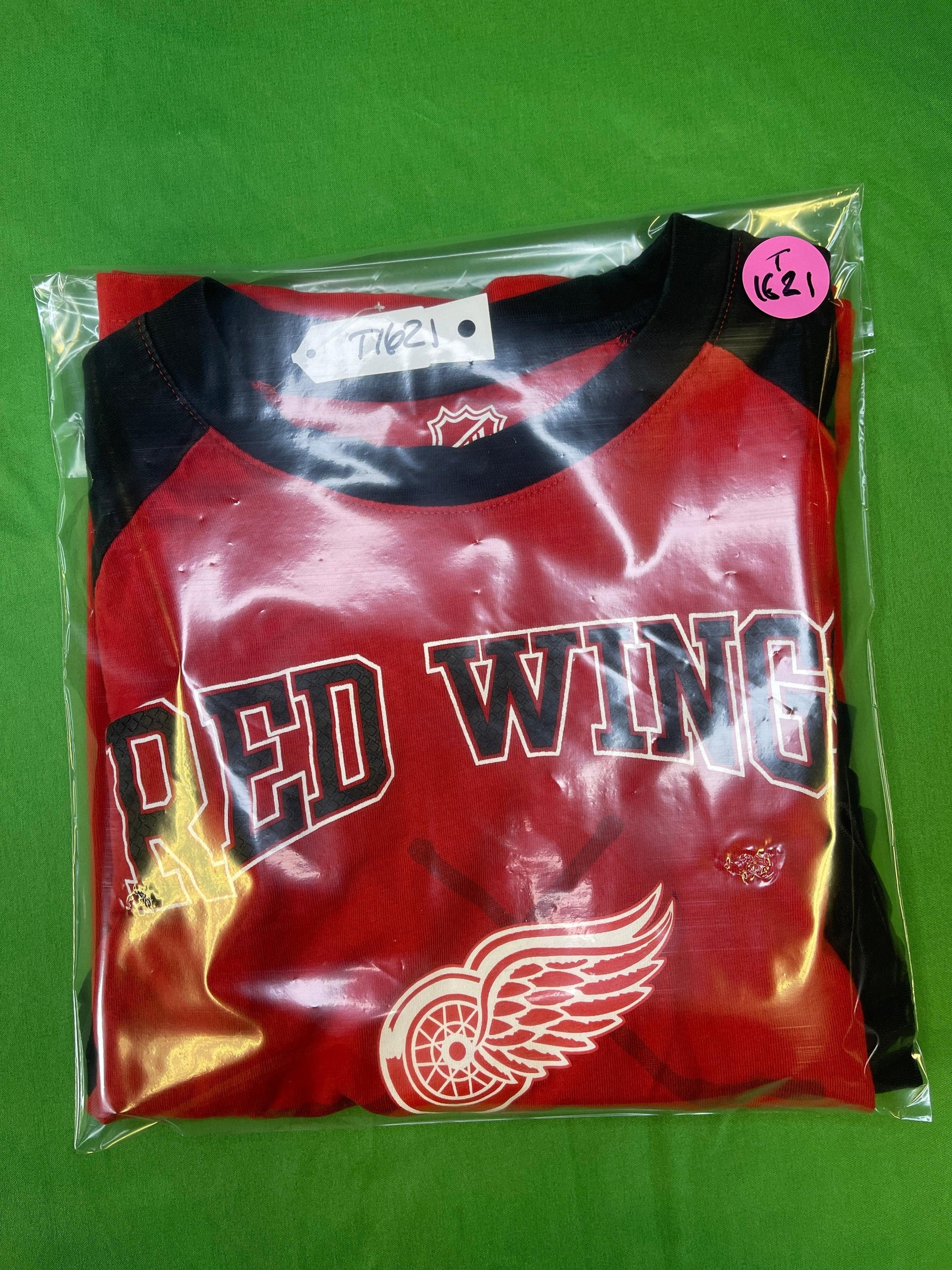 NHL Detroit Red Wings L/S Raglan Sleeve T-Shirt Youth Small 8