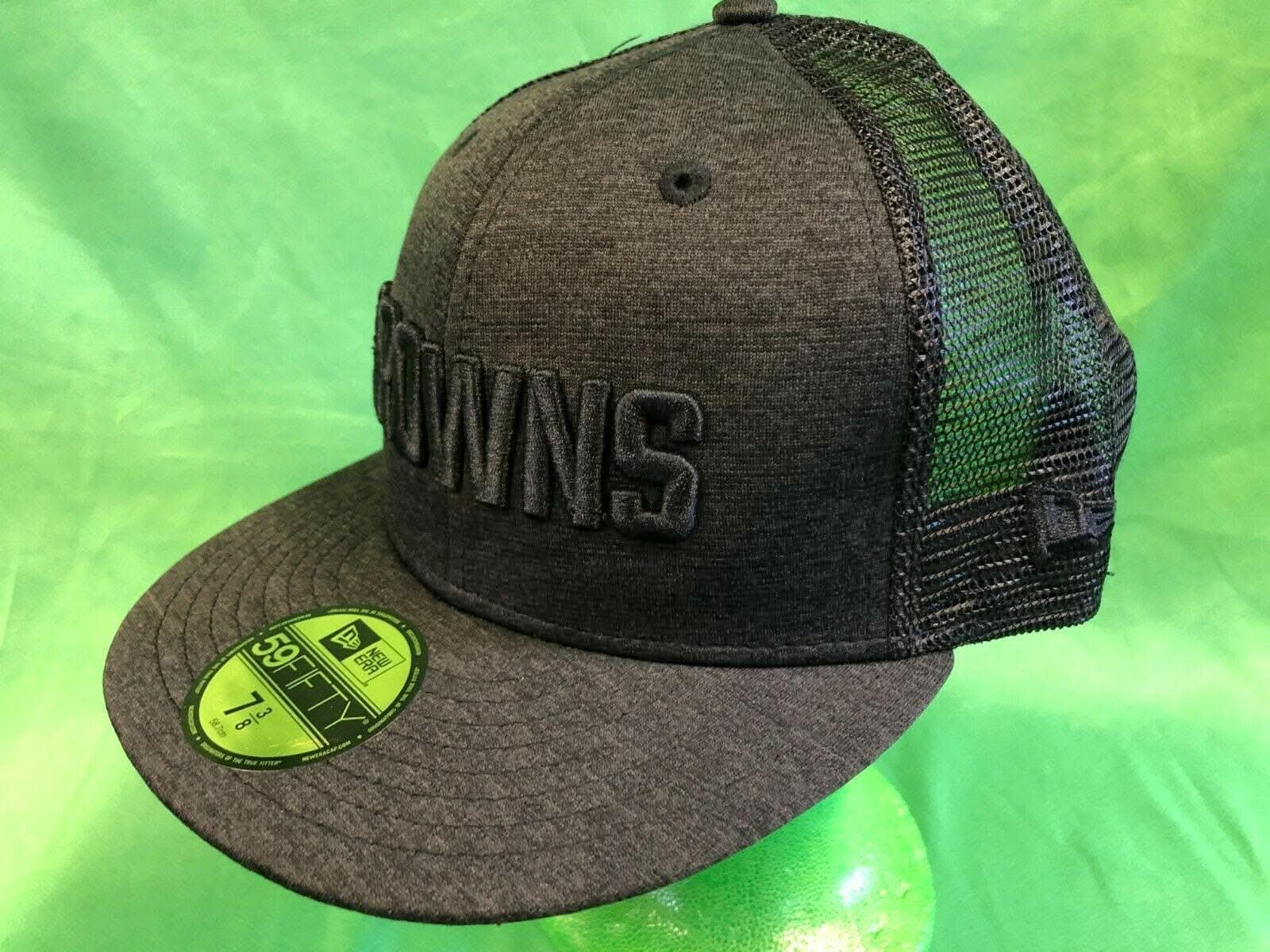 NFL Cleveland Browns New Era 59FIFTY Blackened Trucker Hat/Cap 7-3/8 NWT