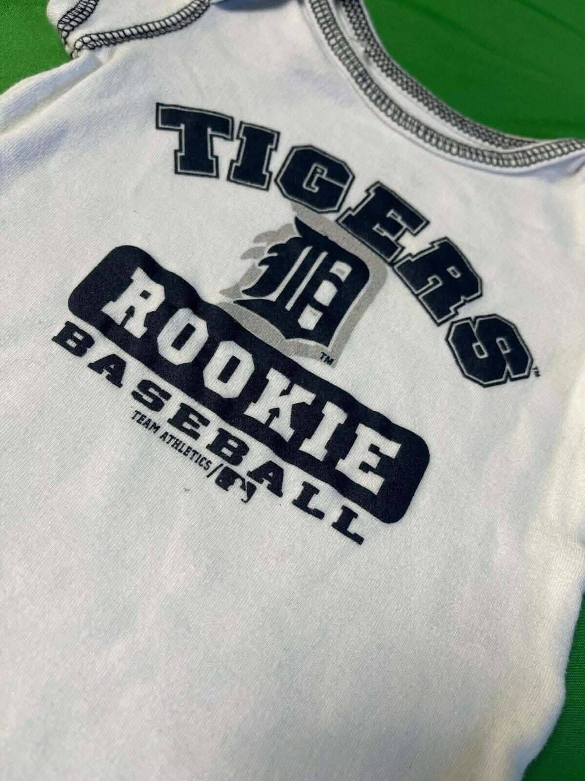 MLB Detroit Tigers White Bodysuit/Vest Newborn 0-3 months