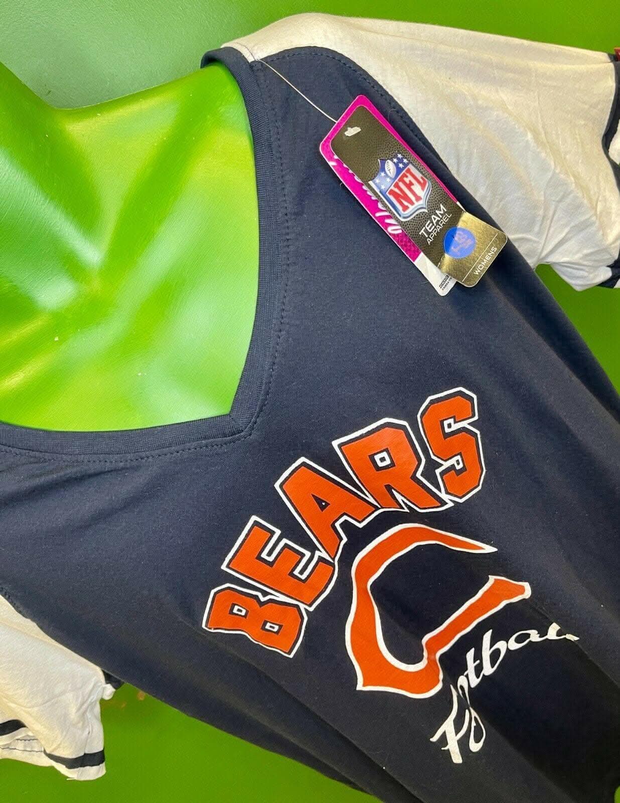 NFL Chicago Bears Majestic Women's Plus Size V-Neck T-Shirt 1X NWT BARGAIN