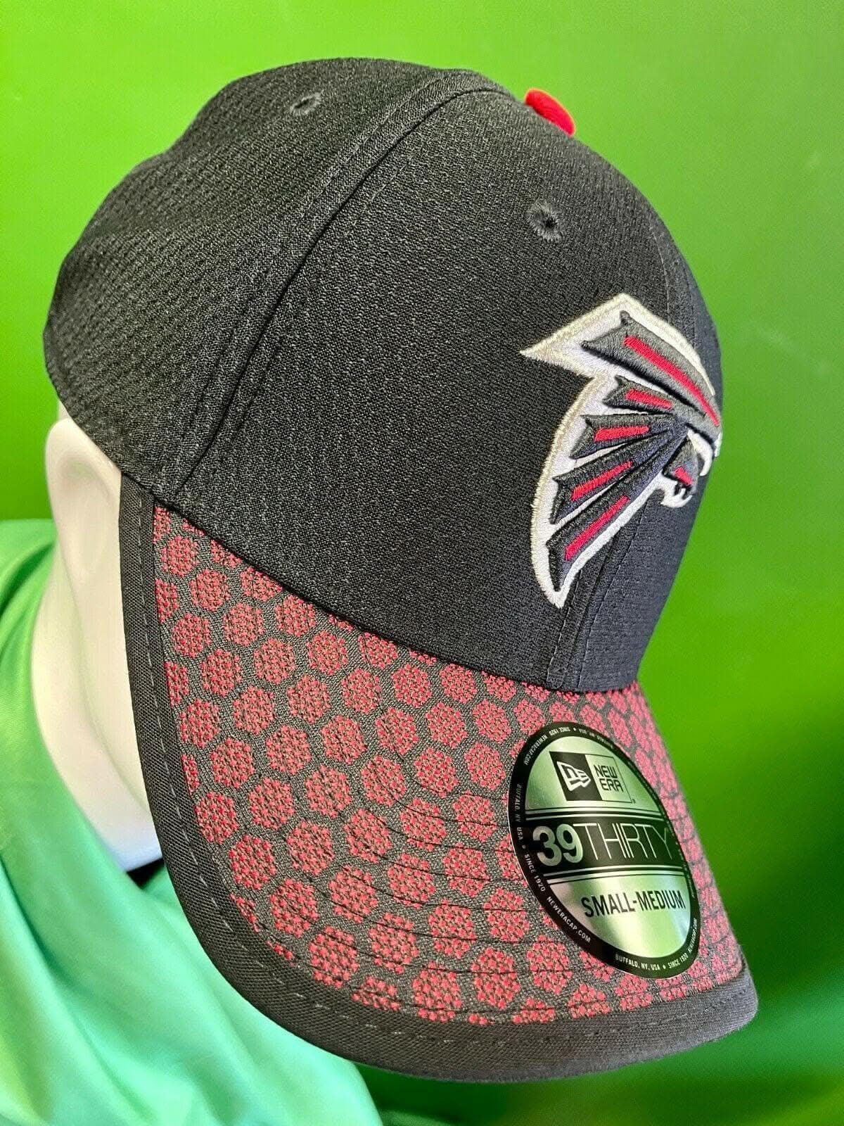 NFL Atlanta Falcons New Era 39THIRTY On Field Cap Hat S-M NWT