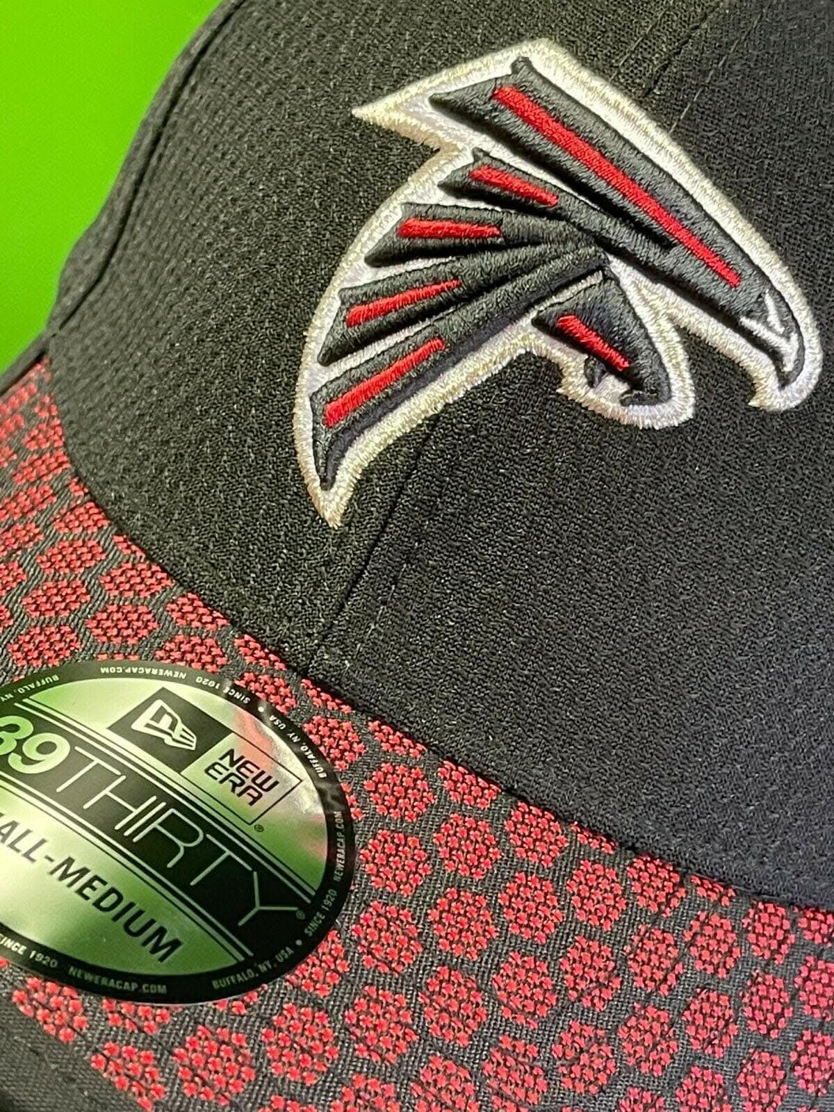 NFL Atlanta Falcons New Era 39THIRTY On Field Cap Hat S-M NWT