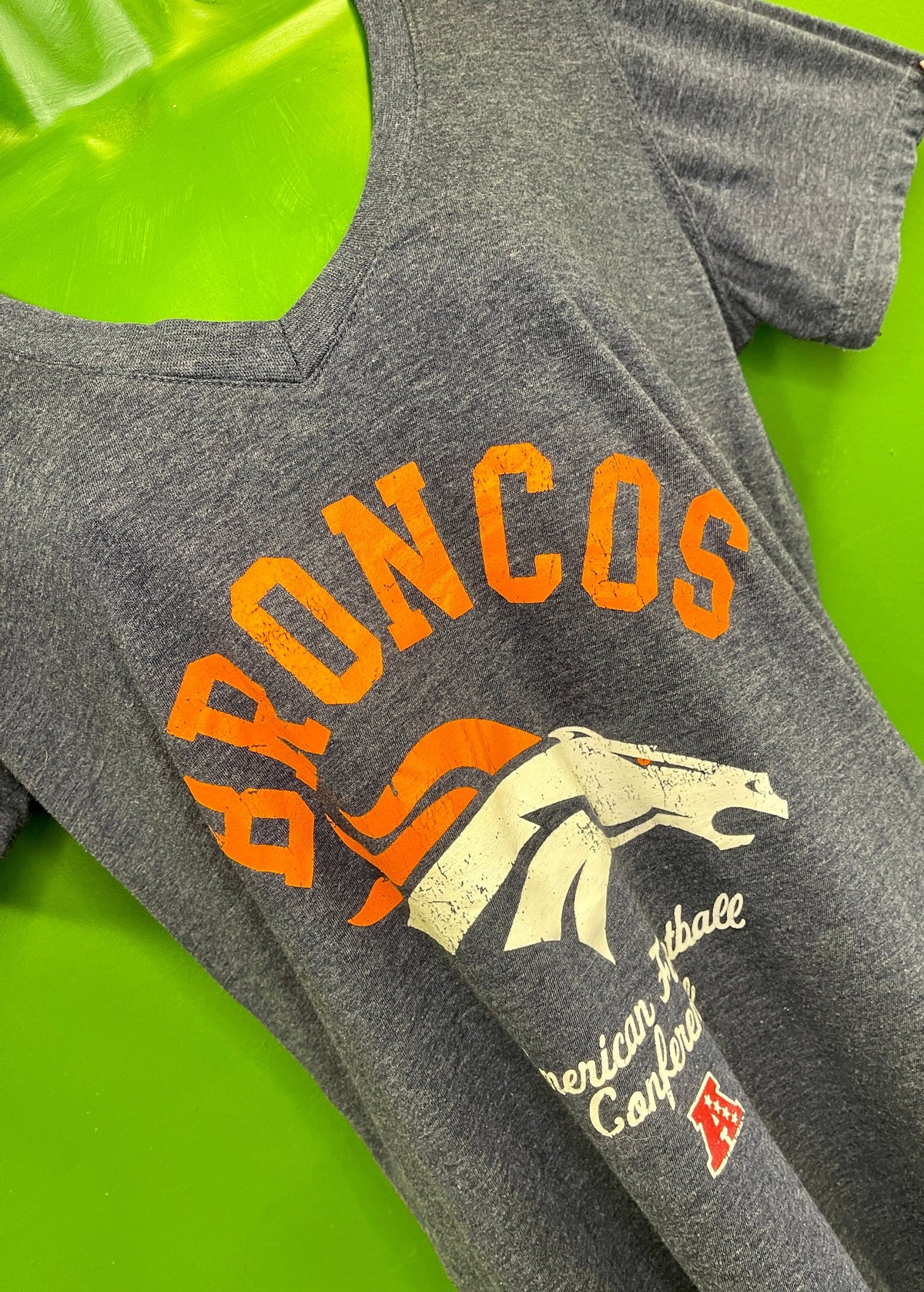 NFL Denver Broncos Heathered V-Neck T-Shirt Women's Large