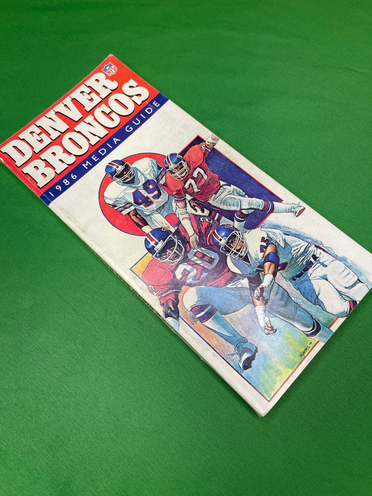 NFL Denver Broncos Vintage 1986 Media Guide Press Book Collectable