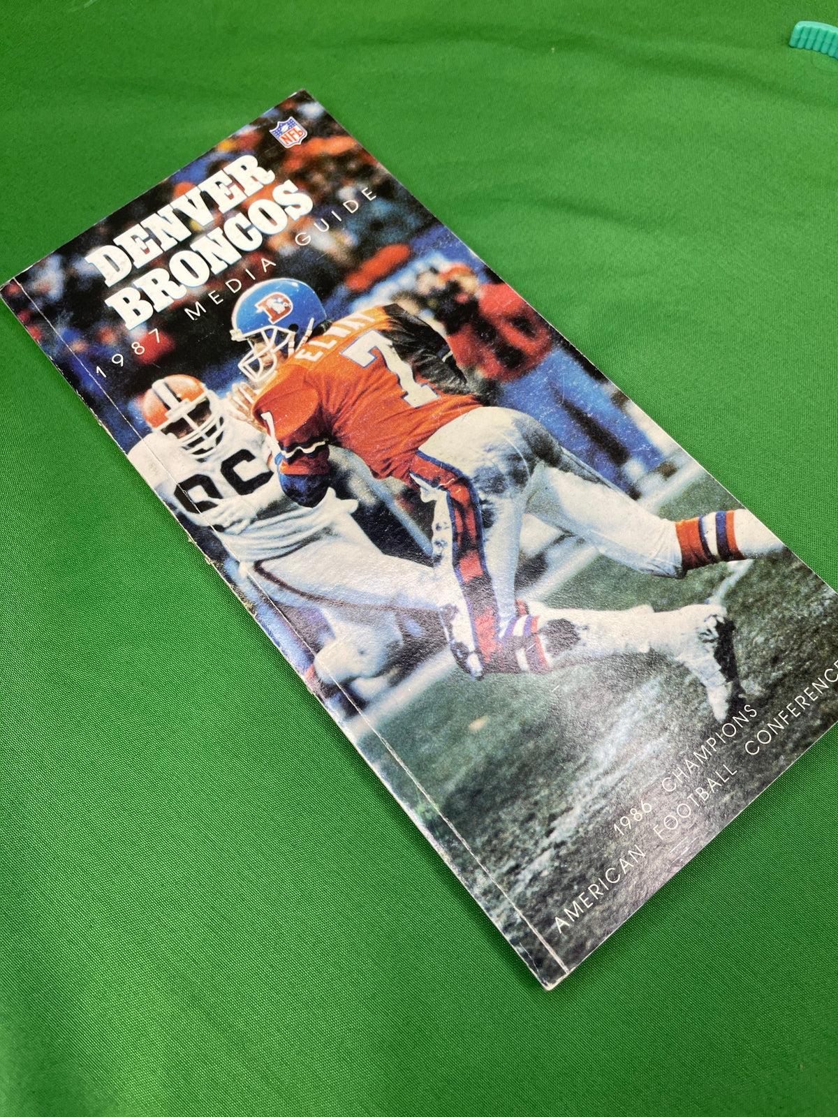 NFL Denver Broncos Vintage 1987 Media Guide Press Book Collectable